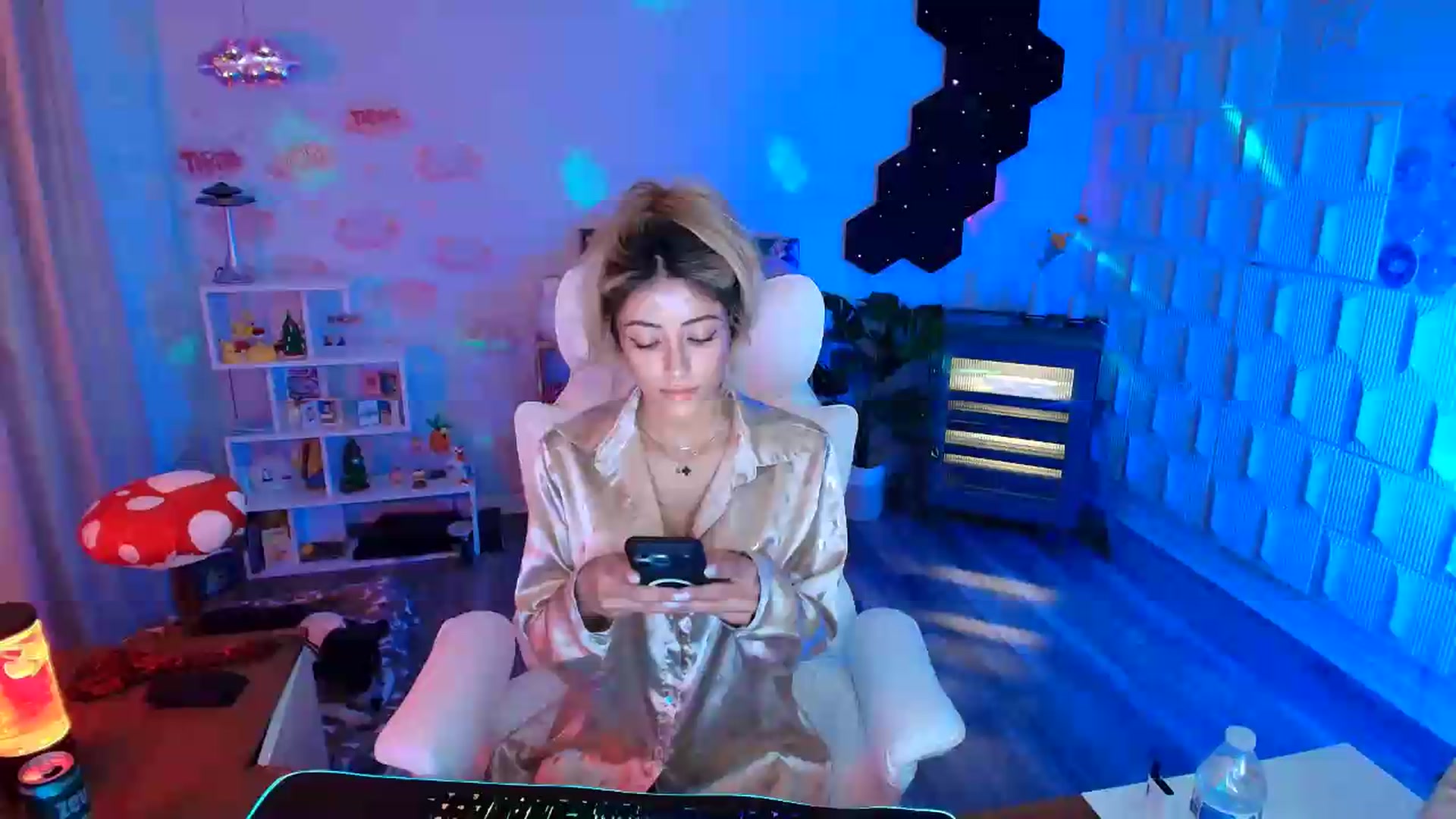 Gallery image thumbnail from kaydolll's myfreecams stream on, 06/12/2026, 07:44 image 18 of 20