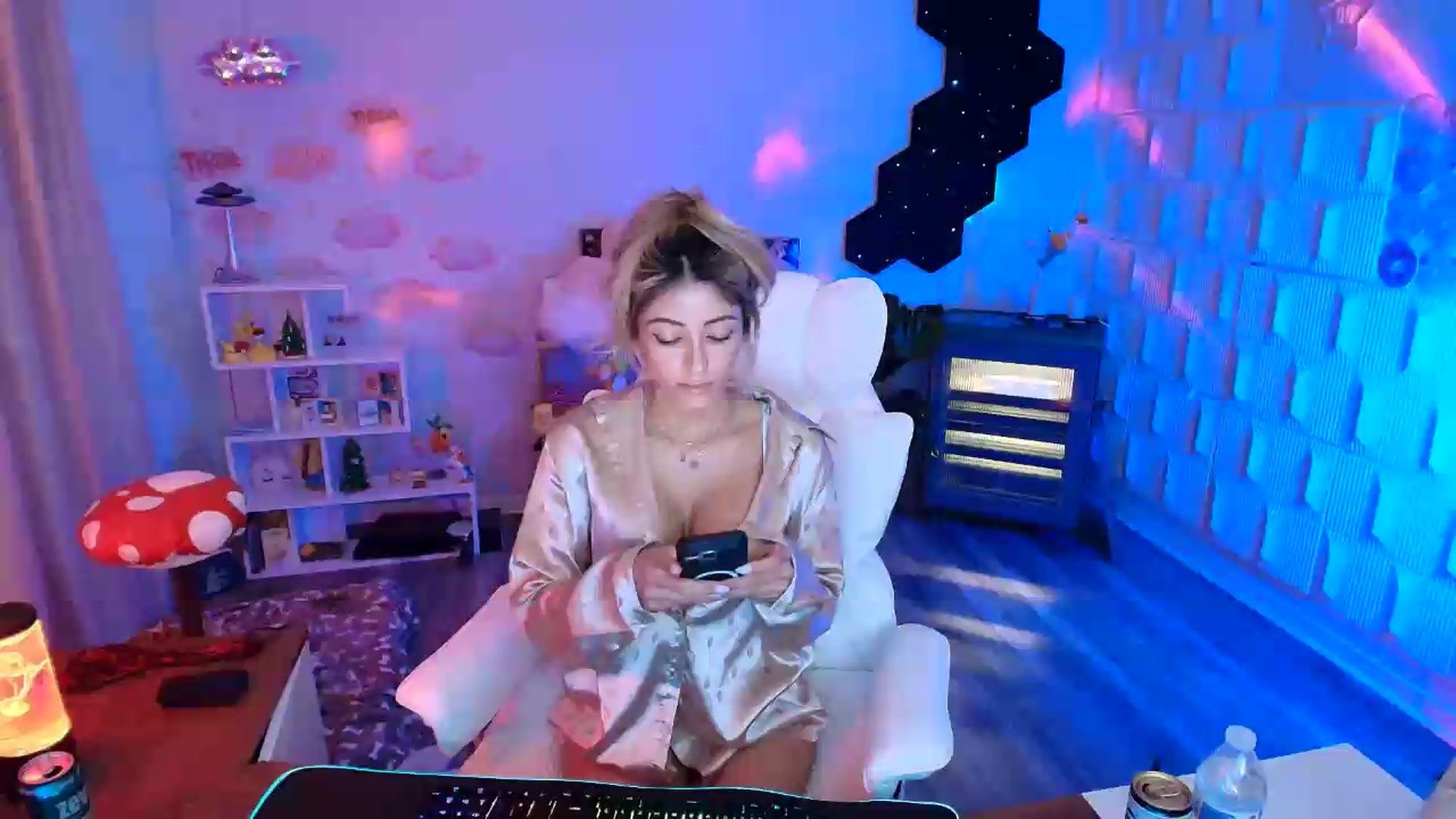 Gallery image thumbnail from kaydolll's myfreecams stream on, 06/12/2026, 07:44 image 16 of 20