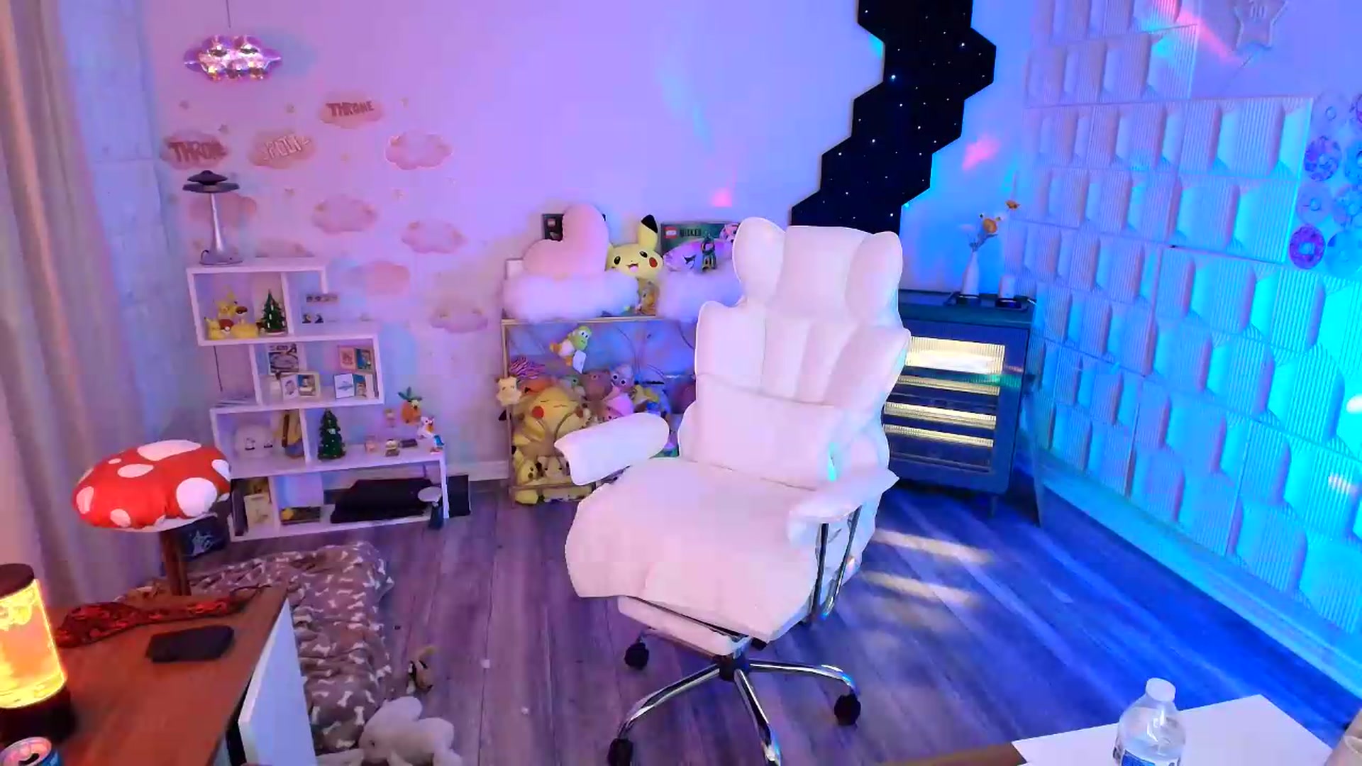 Gallery image thumbnail from kaydolll's myfreecams stream on, 06/12/2026, 07:44 image 13 of 20