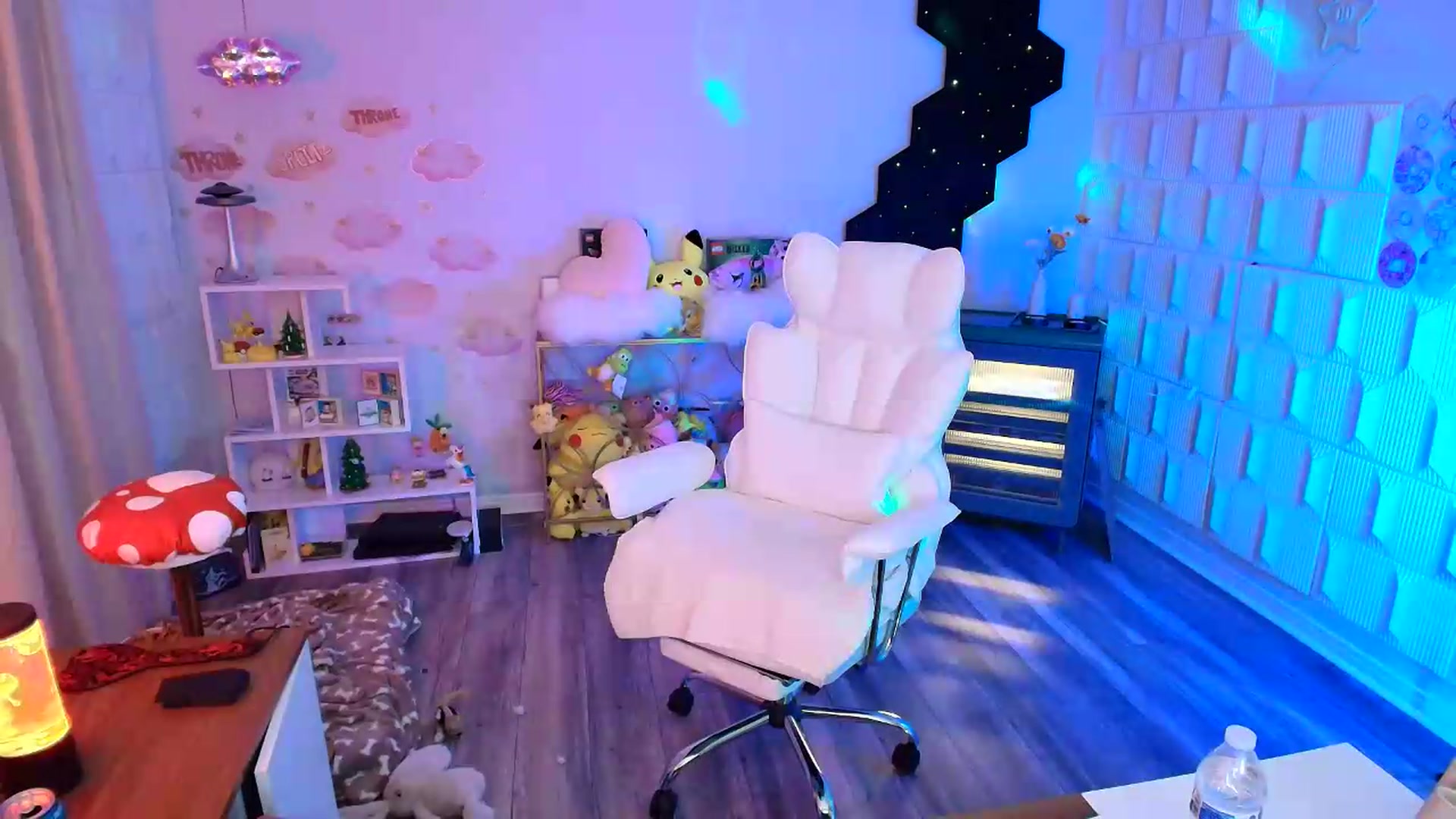 Gallery image thumbnail from kaydolll's myfreecams stream on, 06/12/2026, 07:44 image 12 of 20