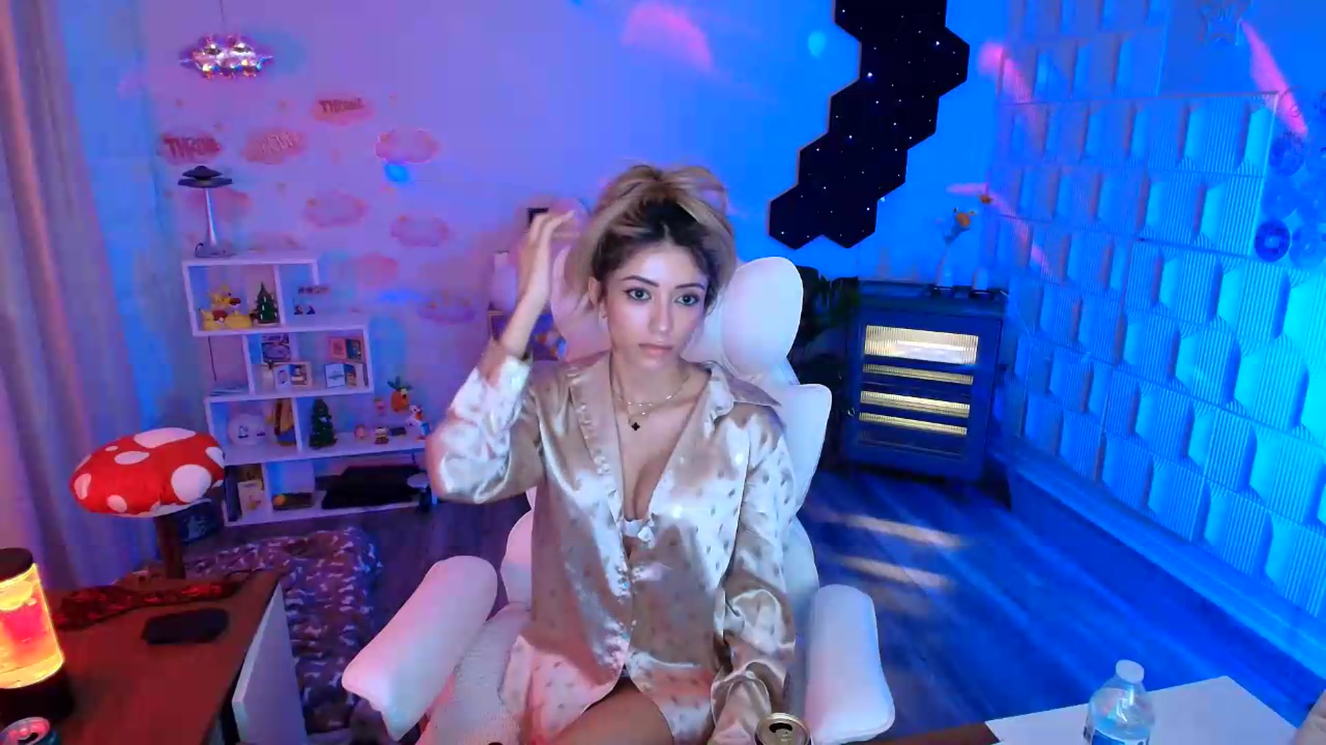 Gallery image thumbnail from kaydolll's myfreecams stream on, 06/12/2026, 07:44 image 10 of 20