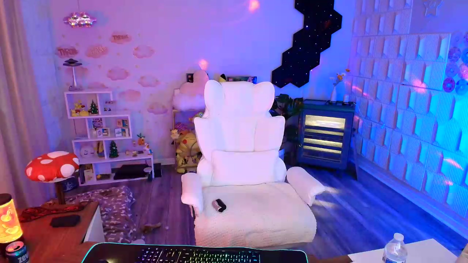 Gallery image thumbnail from kaydolll's myfreecams stream on, 06/12/2026, 07:44 image 14 of 20