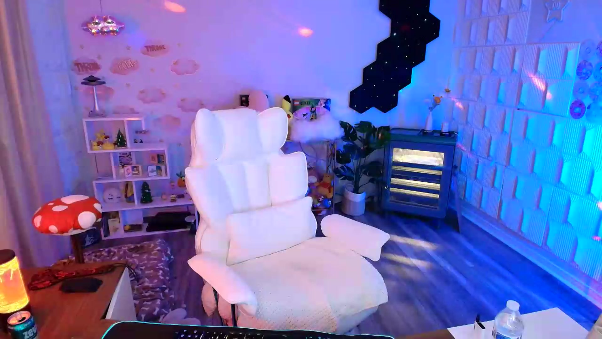 Gallery image thumbnail from kaydolll's myfreecams stream on, 06/12/2026, 07:44 image 19 of 20