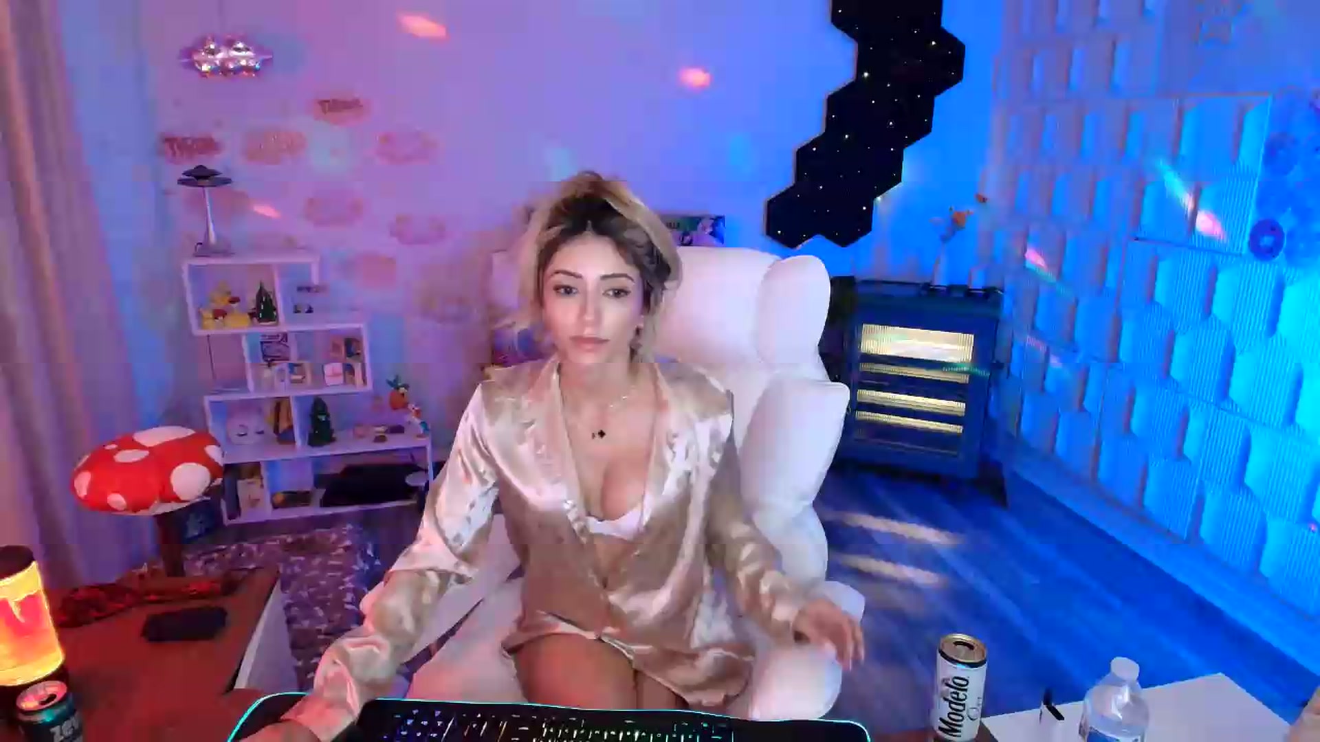 Gallery image thumbnail from kaydolll's myfreecams stream on, 06/12/2026, 07:44 image 15 of 20