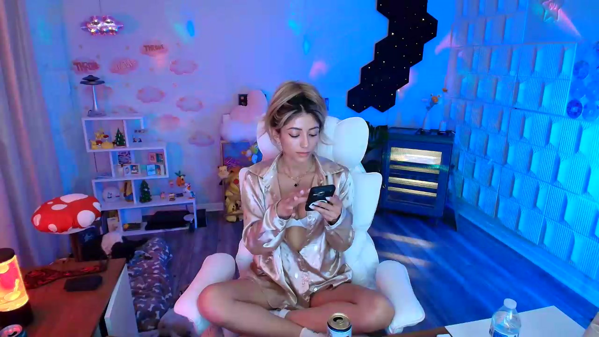 Gallery image thumbnail from kaydolll's myfreecams stream on, 06/12/2026, 07:44 image 5 of 20