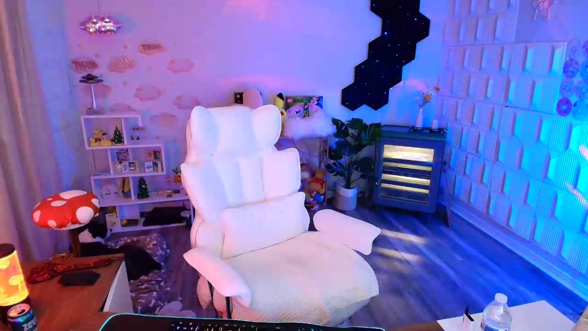 Gallery image thumbnail from kaydolll's myfreecams stream on, 06/12/2026, 07:44 image 20 of 20