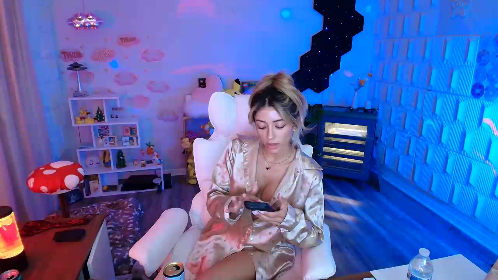 Gallery image thumbnail from kaydolll's myfreecams stream on, 06/12/2026, 07:44 image 9 of 20