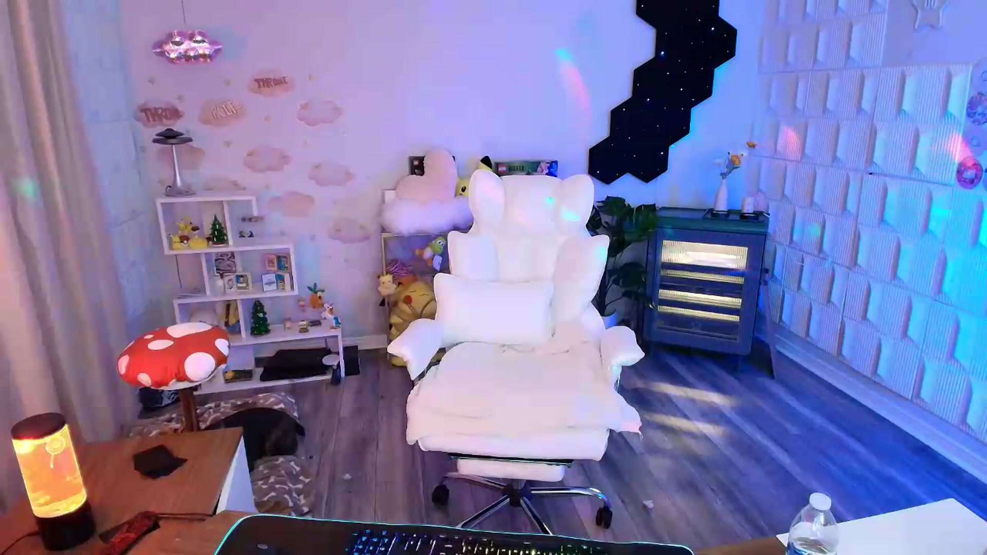 Gallery image thumbnail from kaydolll's myfreecams stream on, 06/13/2026, 04:30 image 18 of 20