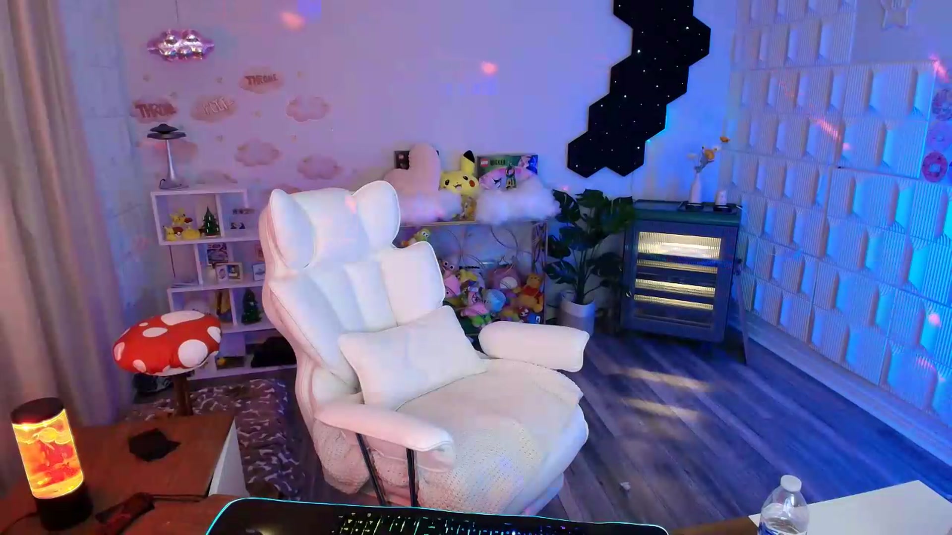 Gallery image thumbnail from kaydolll's myfreecams stream on, 06/13/2026, 04:30 image 19 of 20