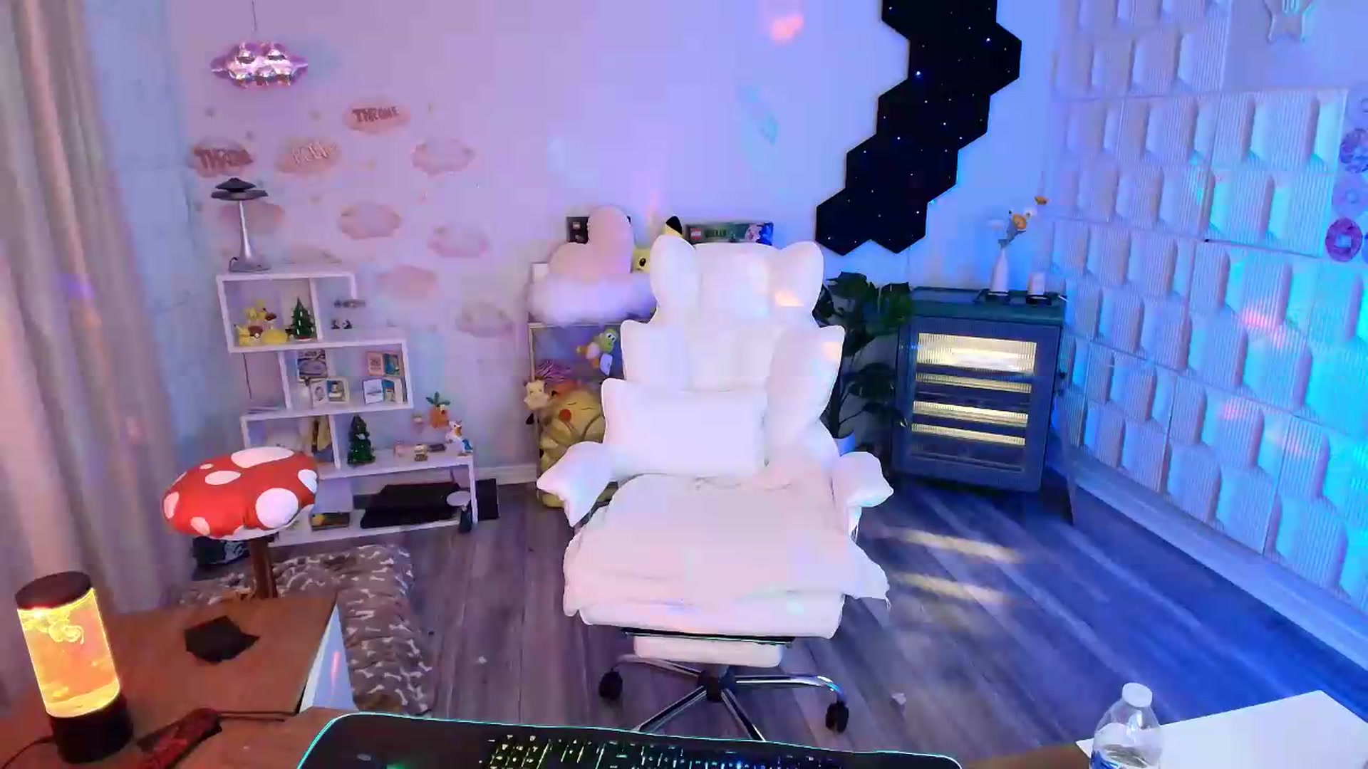 Gallery image thumbnail from kaydolll's myfreecams stream on, 06/13/2026, 04:30 image 17 of 20