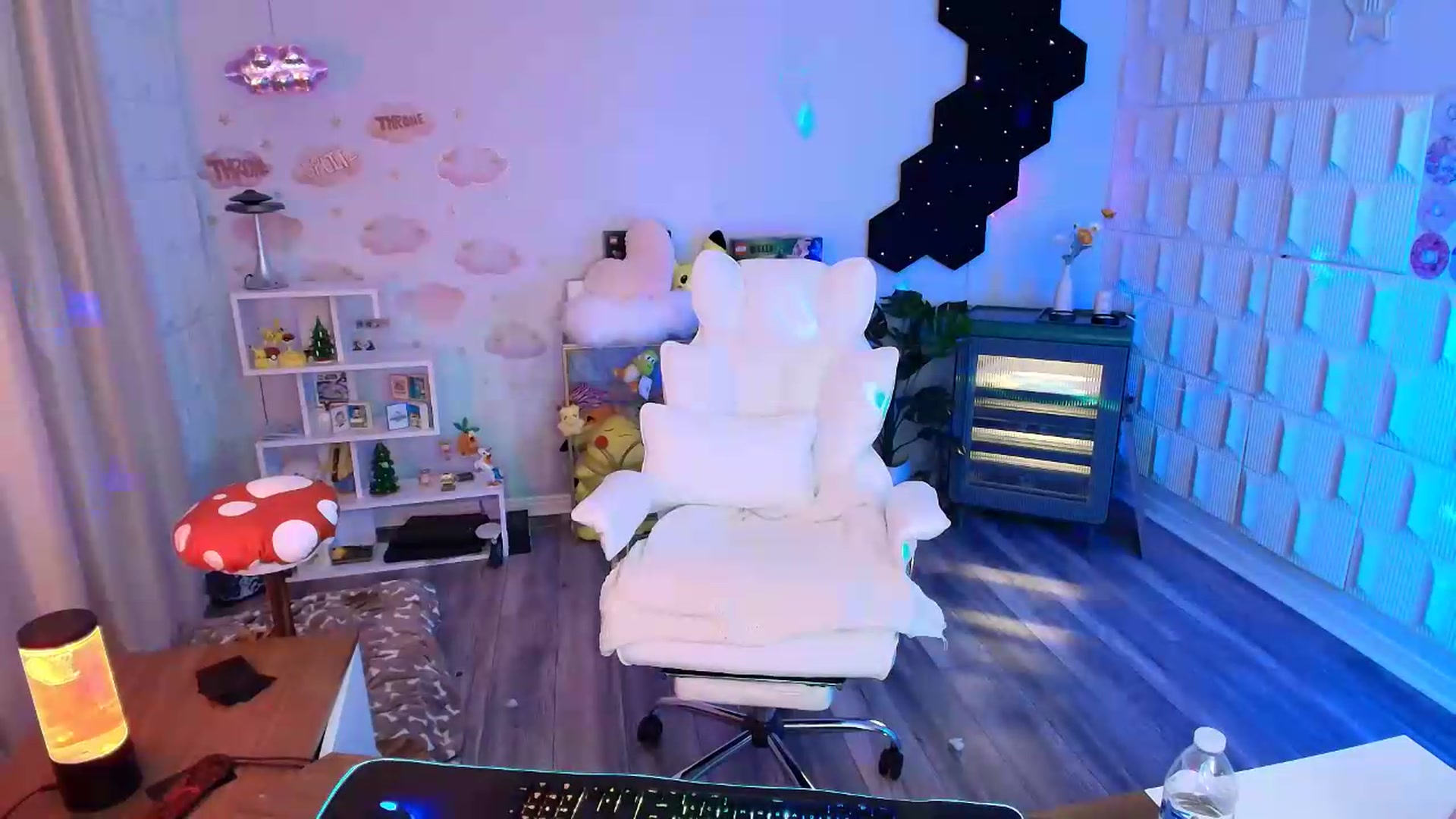 Gallery image thumbnail from kaydolll's myfreecams stream on, 06/13/2026, 04:30 image 15 of 20