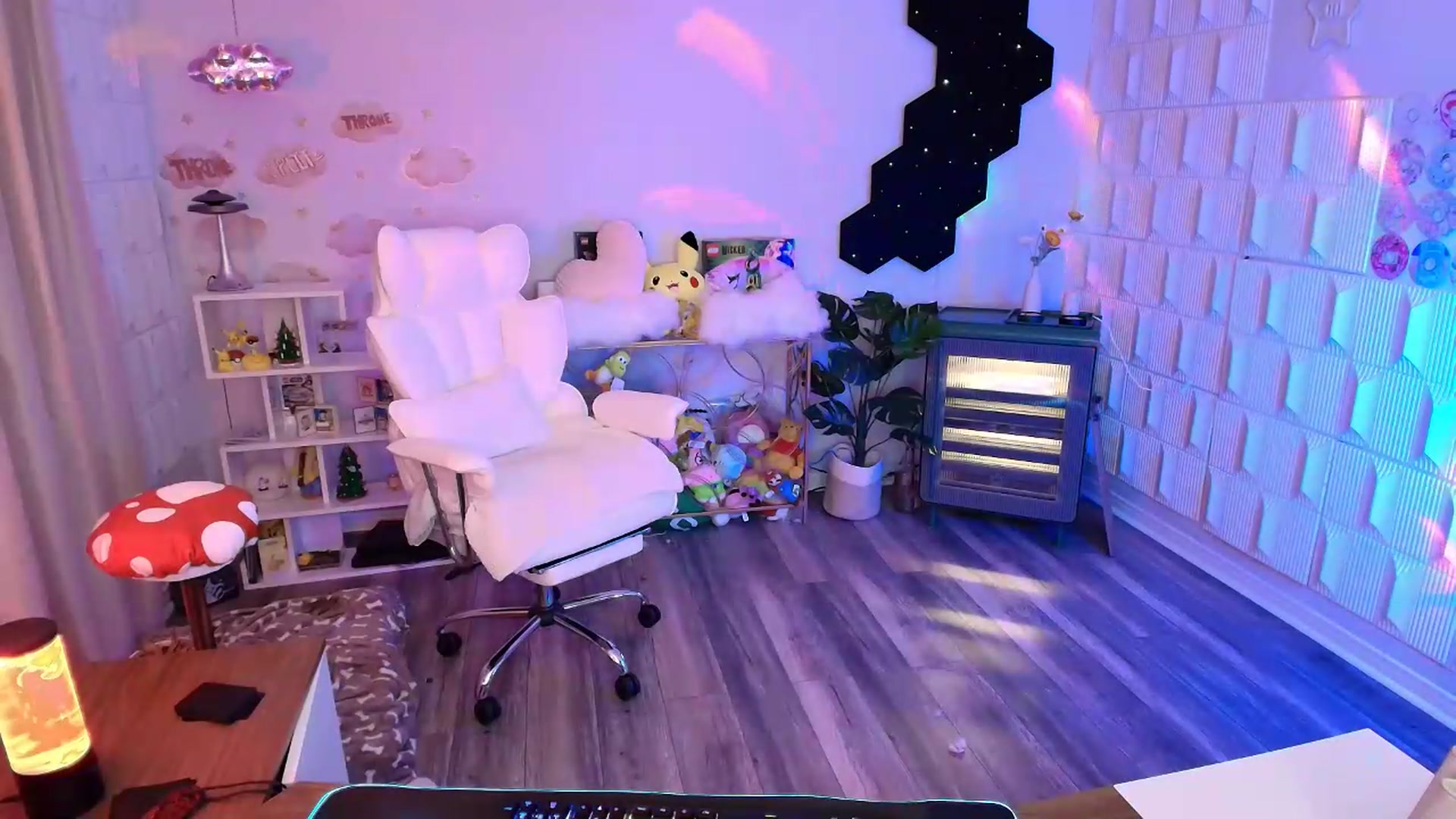 Gallery image thumbnail from kaydolll's myfreecams stream on, 06/13/2026, 04:30 image 9 of 20