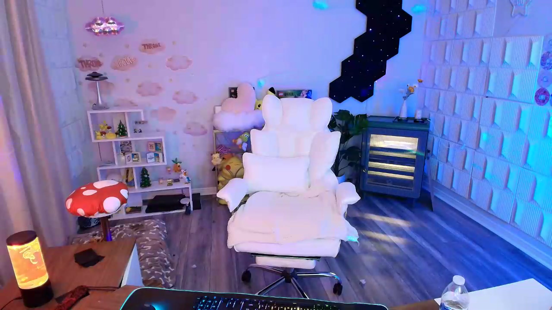 Gallery image thumbnail from kaydolll's myfreecams stream on, 06/13/2026, 04:30 image 16 of 20