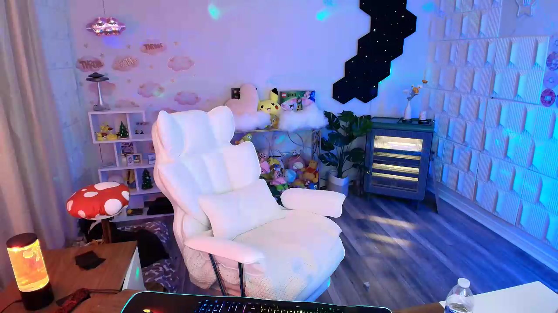 Gallery image thumbnail from kaydolll's myfreecams stream on, 06/13/2026, 04:30 image 20 of 20