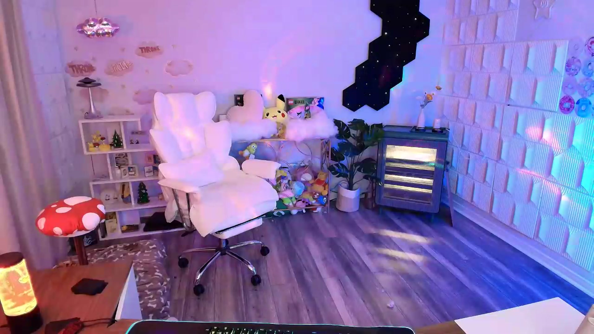 Gallery image thumbnail from kaydolll's myfreecams stream on, 06/13/2026, 04:30 image 8 of 20