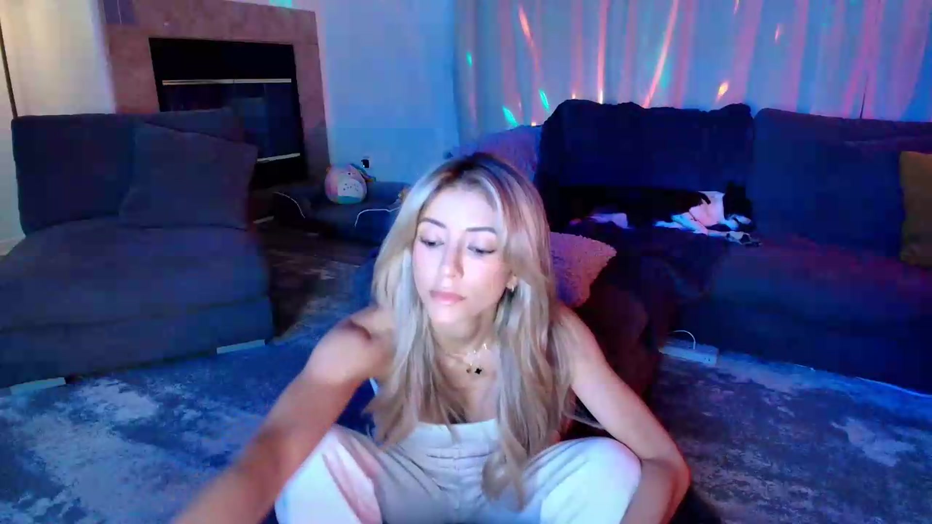 Gallery image thumbnail from kaydolll's myfreecams stream on, 06/13/2026, 08:15 image 3 of 20
