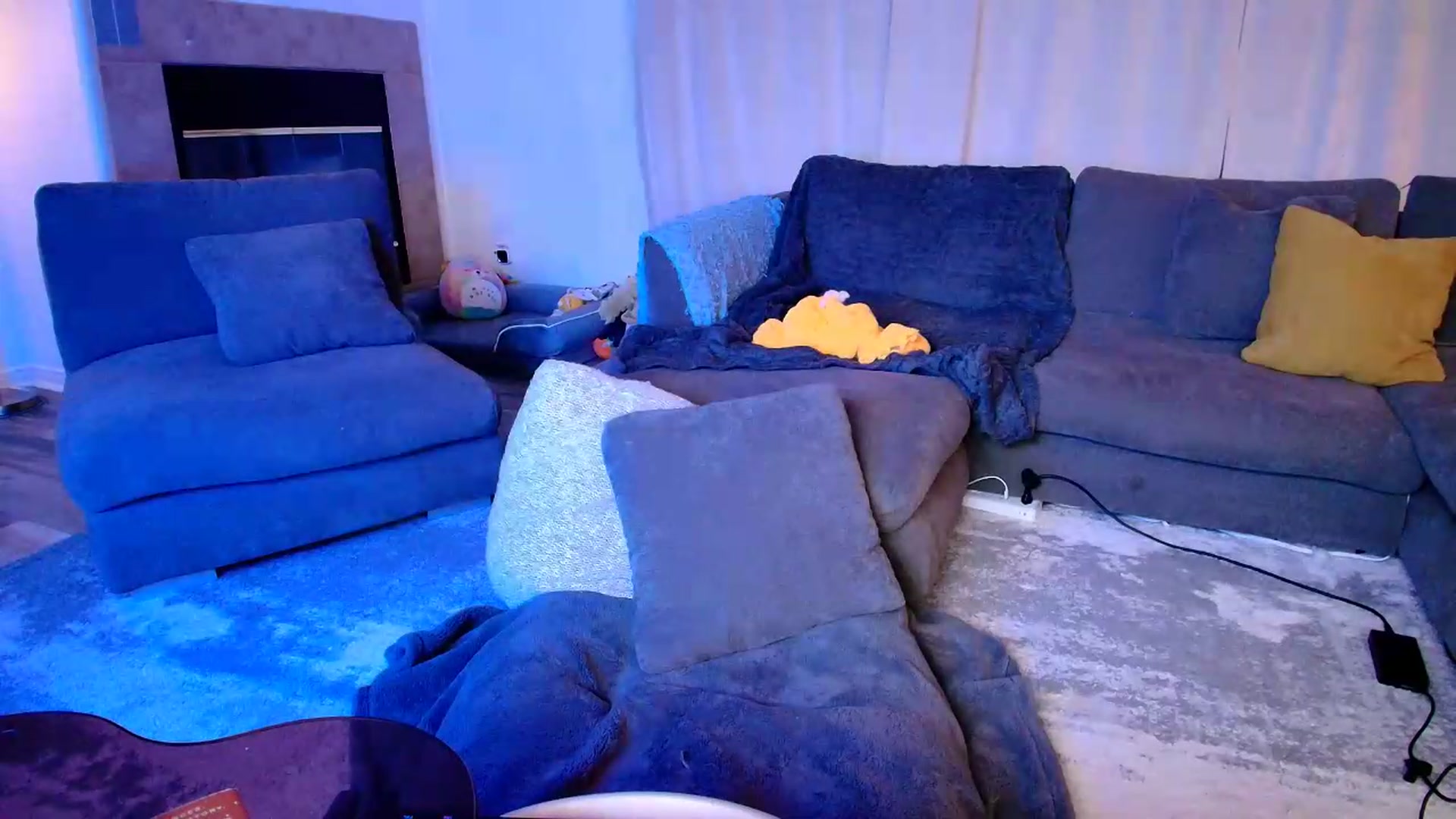 Gallery image thumbnail from kaydolll's myfreecams stream on, 06/15/2026, 07:43 image 14 of 20