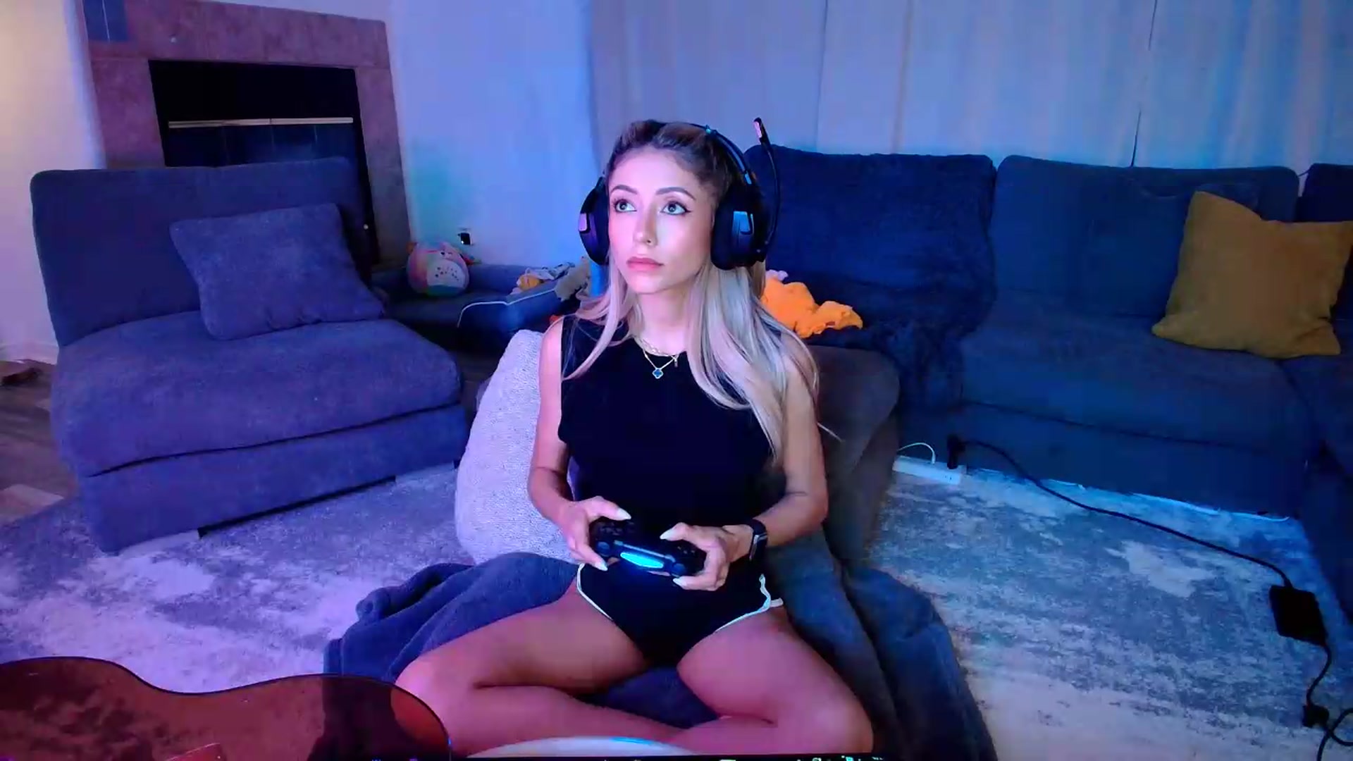 Gallery image thumbnail from kaydolll's myfreecams stream on, 06/15/2026, 07:43 image 10 of 20