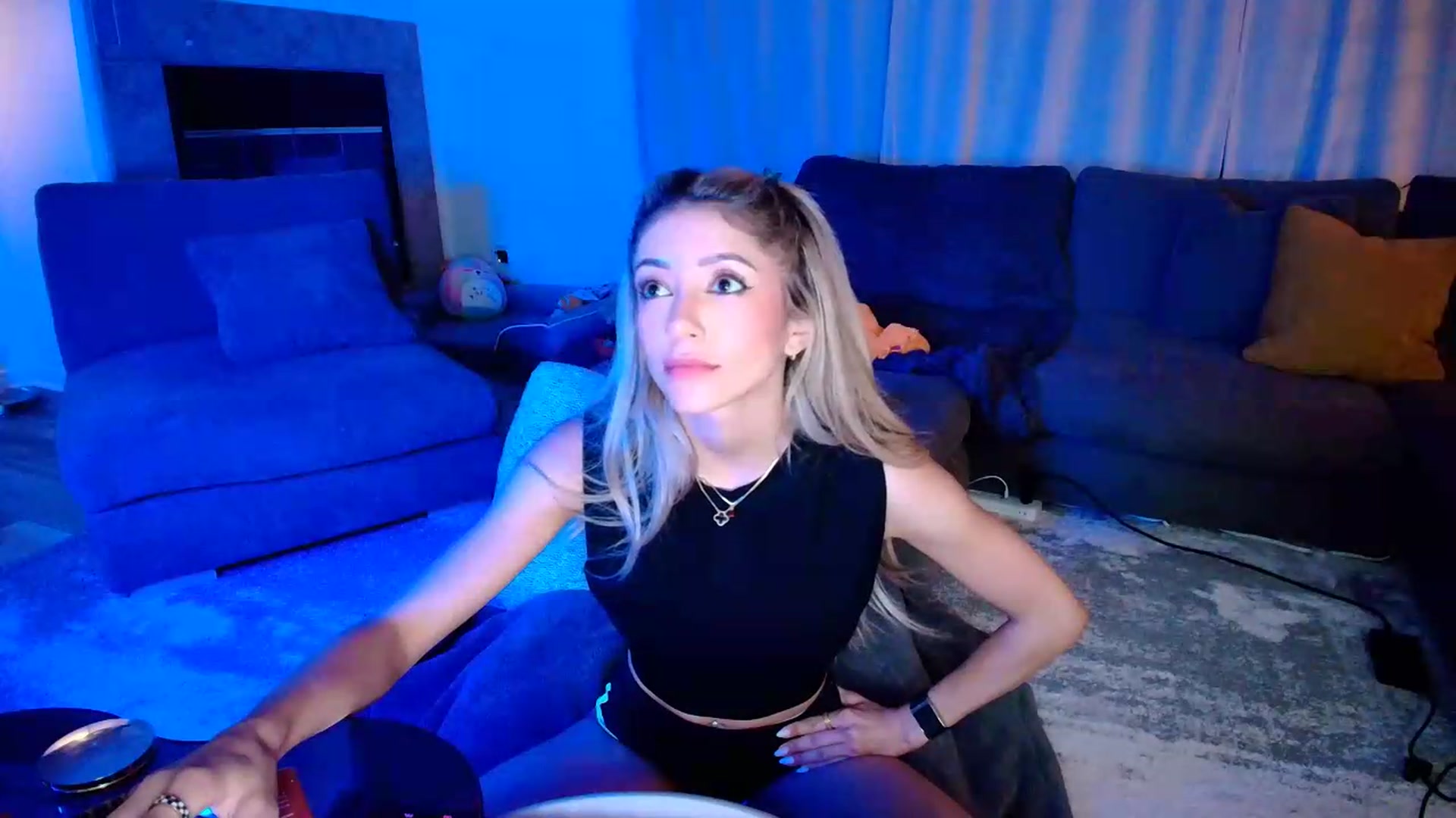Gallery image thumbnail from kaydolll's myfreecams stream on, 06/15/2026, 07:43 image 17 of 20