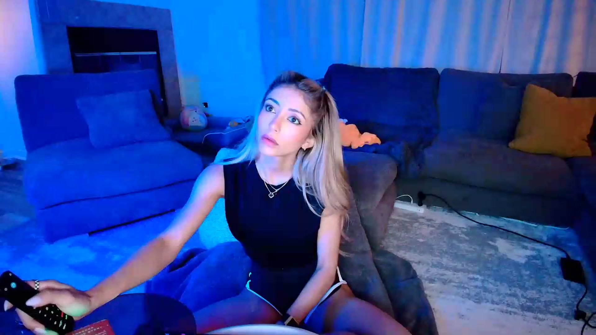 Gallery image thumbnail from kaydolll's myfreecams stream on, 06/15/2026, 07:43 image 15 of 20