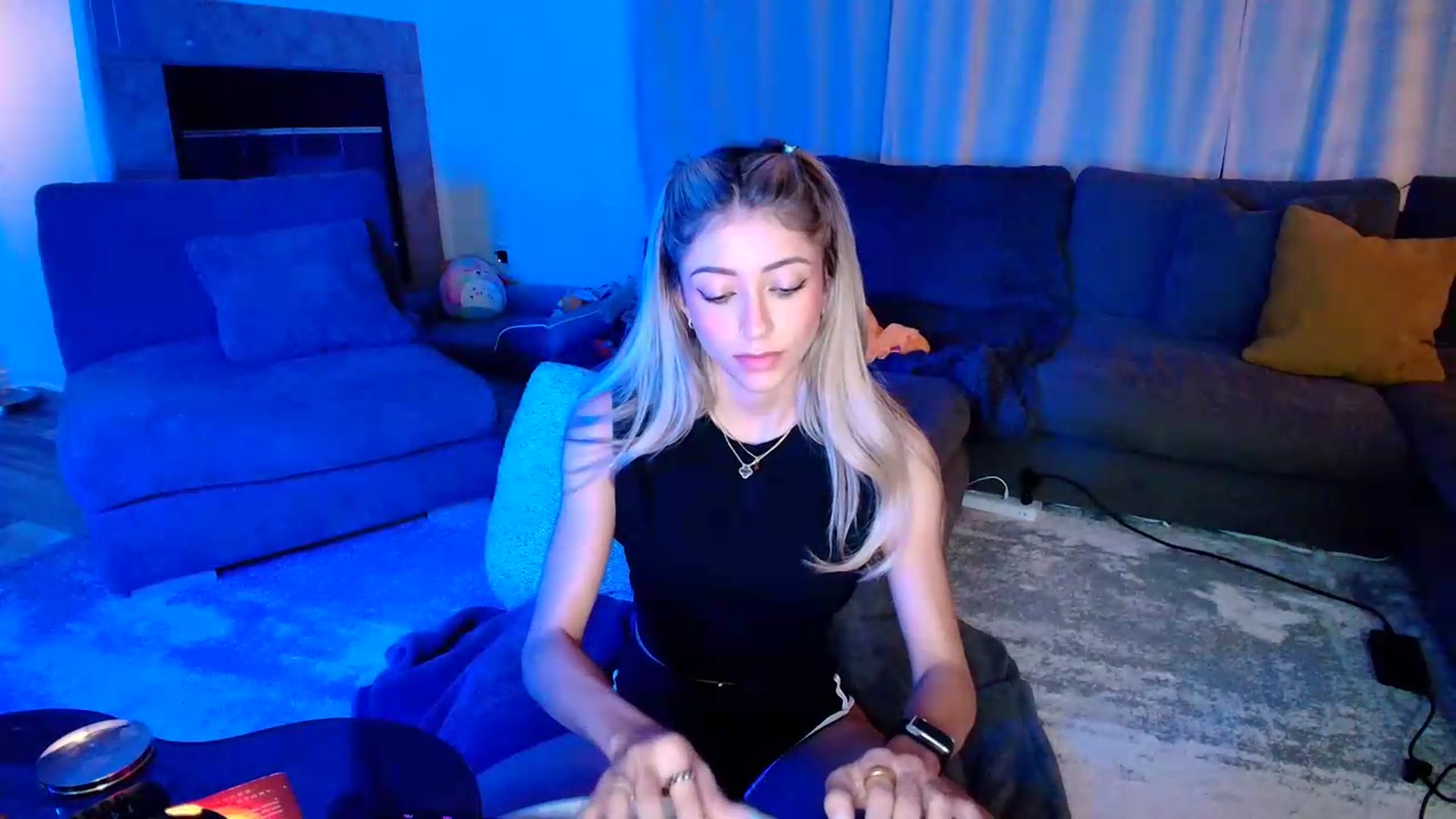 Gallery image thumbnail from kaydolll's myfreecams stream on, 06/15/2026, 07:43 image 16 of 20