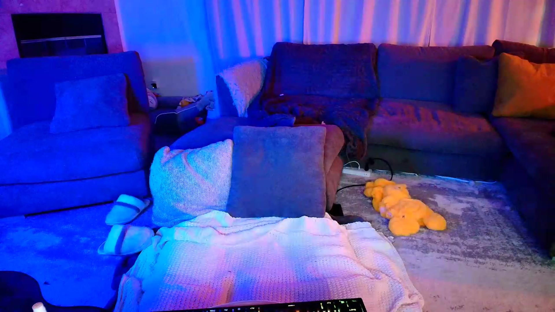 Gallery image thumbnail from kaydolll's myfreecams stream on, 06/16/2026, 03:19 image 16 of 20