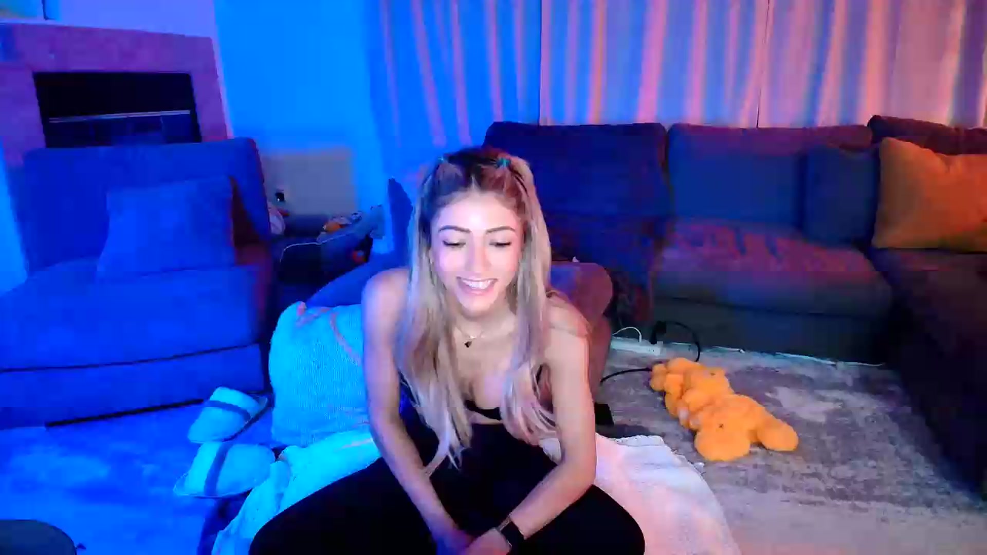 Gallery image thumbnail from kaydolll's myfreecams stream on, 06/16/2026, 03:19 image 4 of 20