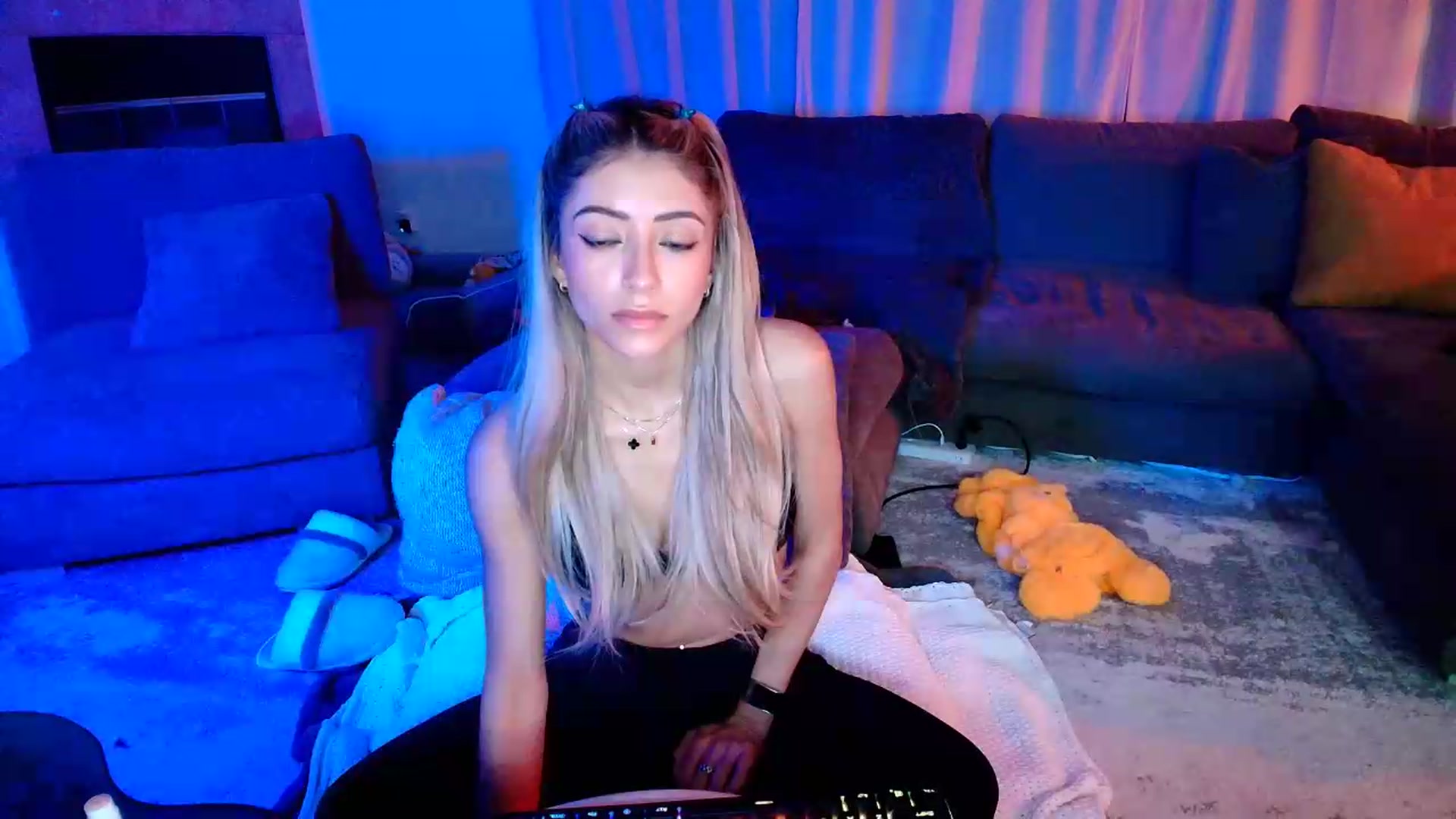 Gallery image thumbnail from kaydolll's myfreecams stream on, 06/16/2026, 03:19 image 8 of 20