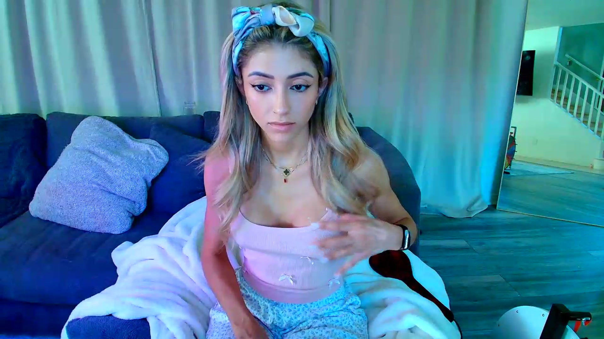 Gallery image thumbnail from kaydolll's myfreecams stream on, 06/18/2026, 22:56 image 10 of 20