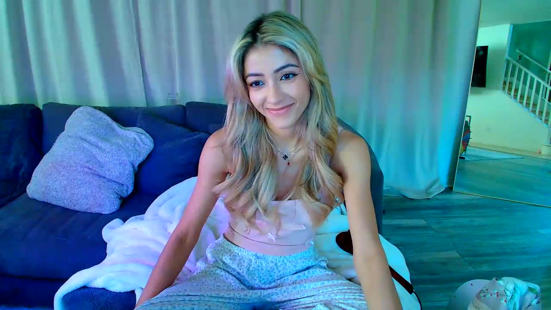 Gallery image thumbnail from kaydolll's myfreecams stream on, 06/18/2026, 22:56 image 8 of 20