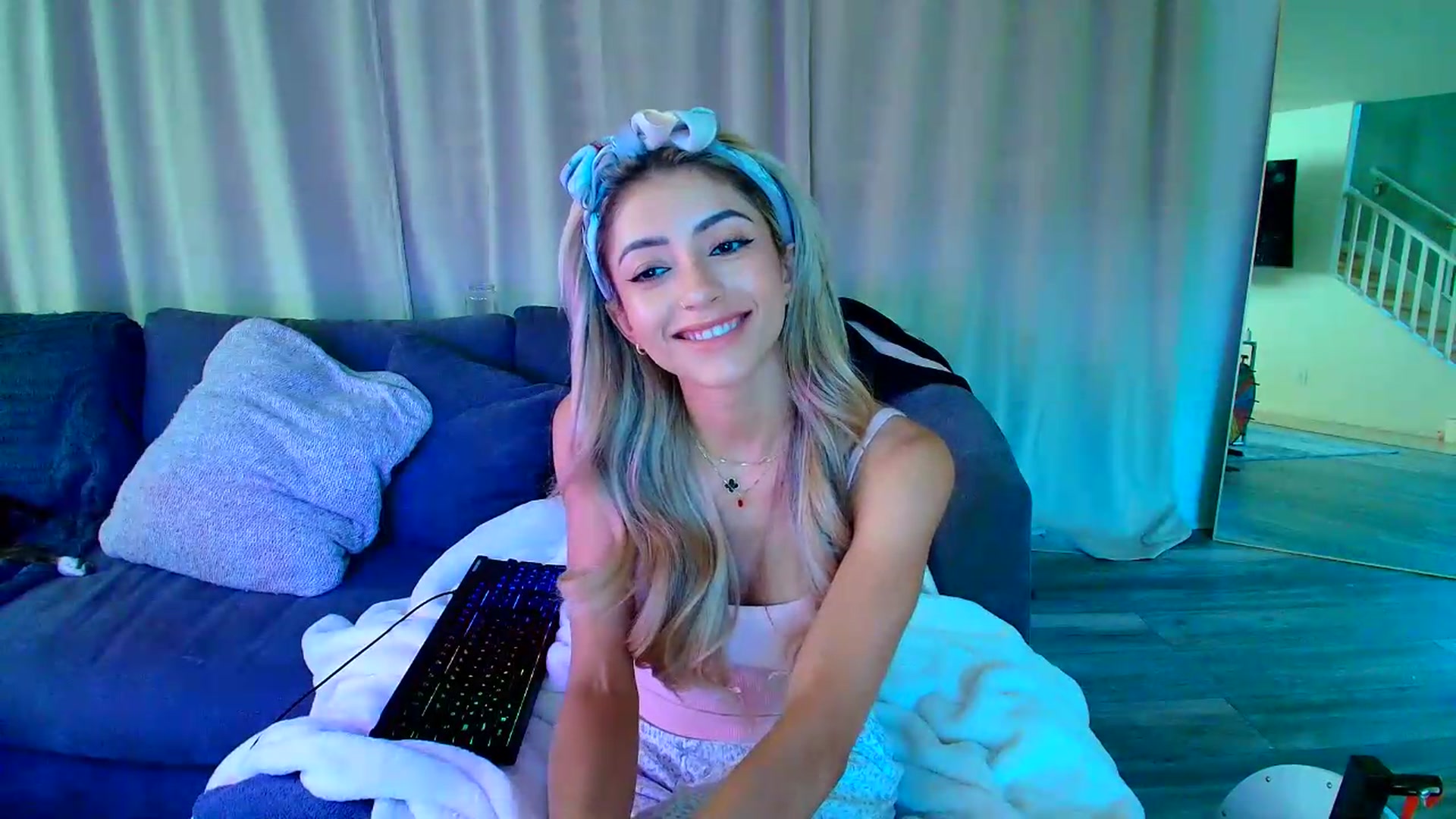 Gallery image thumbnail from kaydolll's myfreecams stream on, 06/18/2026, 22:56 image 19 of 20