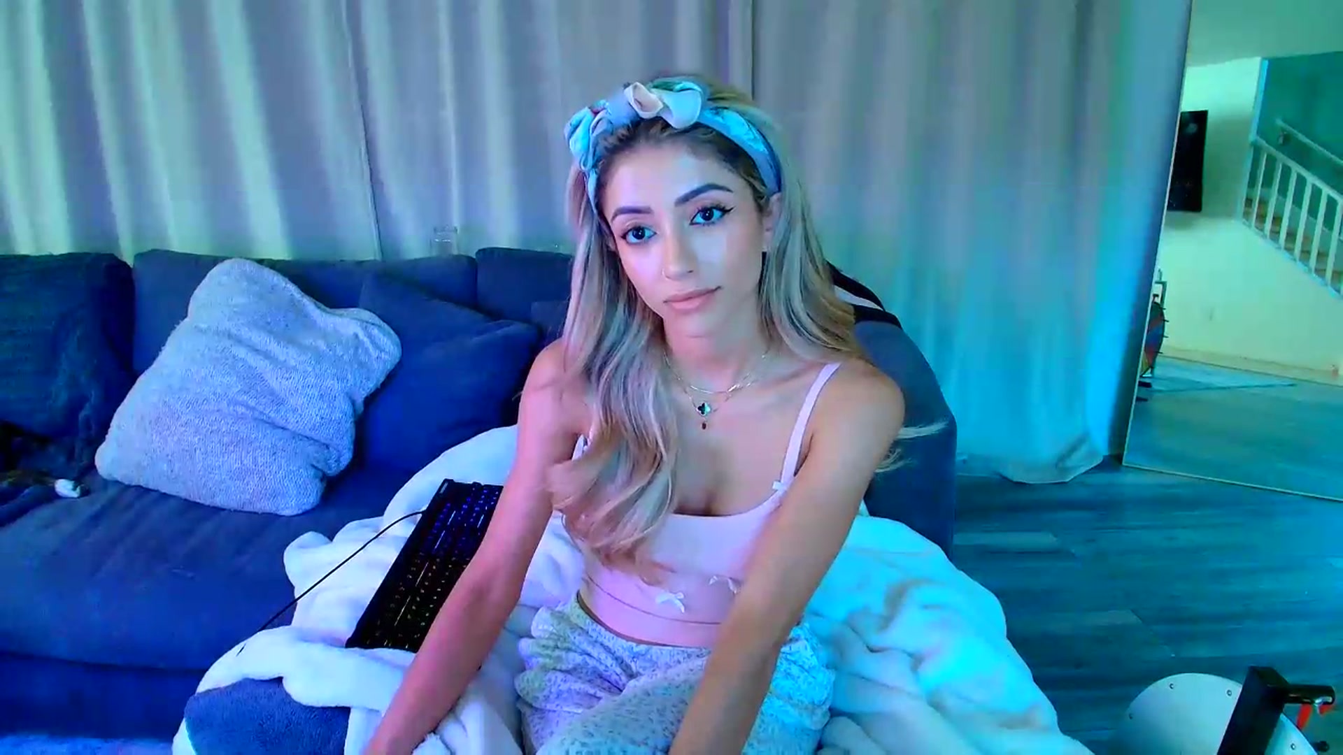 Gallery image thumbnail from kaydolll's myfreecams stream on, 06/18/2026, 22:56 image 20 of 20