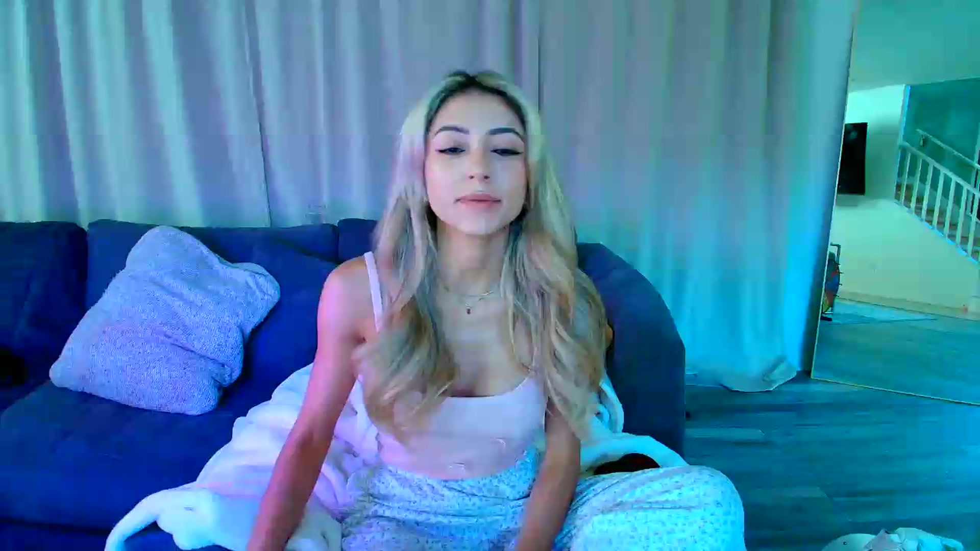 Gallery image thumbnail from kaydolll's myfreecams stream on, 06/18/2026, 22:56 image 1 of 20