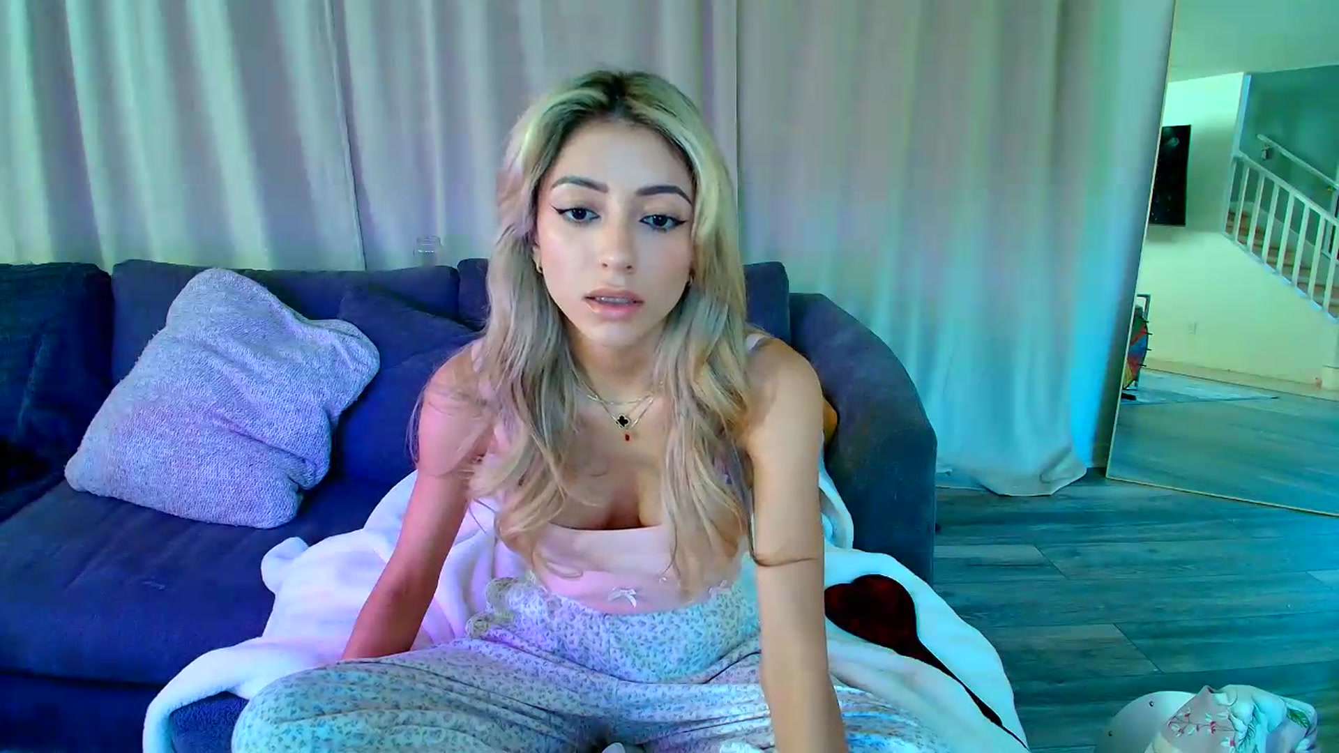 Gallery image thumbnail from kaydolll's myfreecams stream on, 06/18/2026, 22:56 image 4 of 20