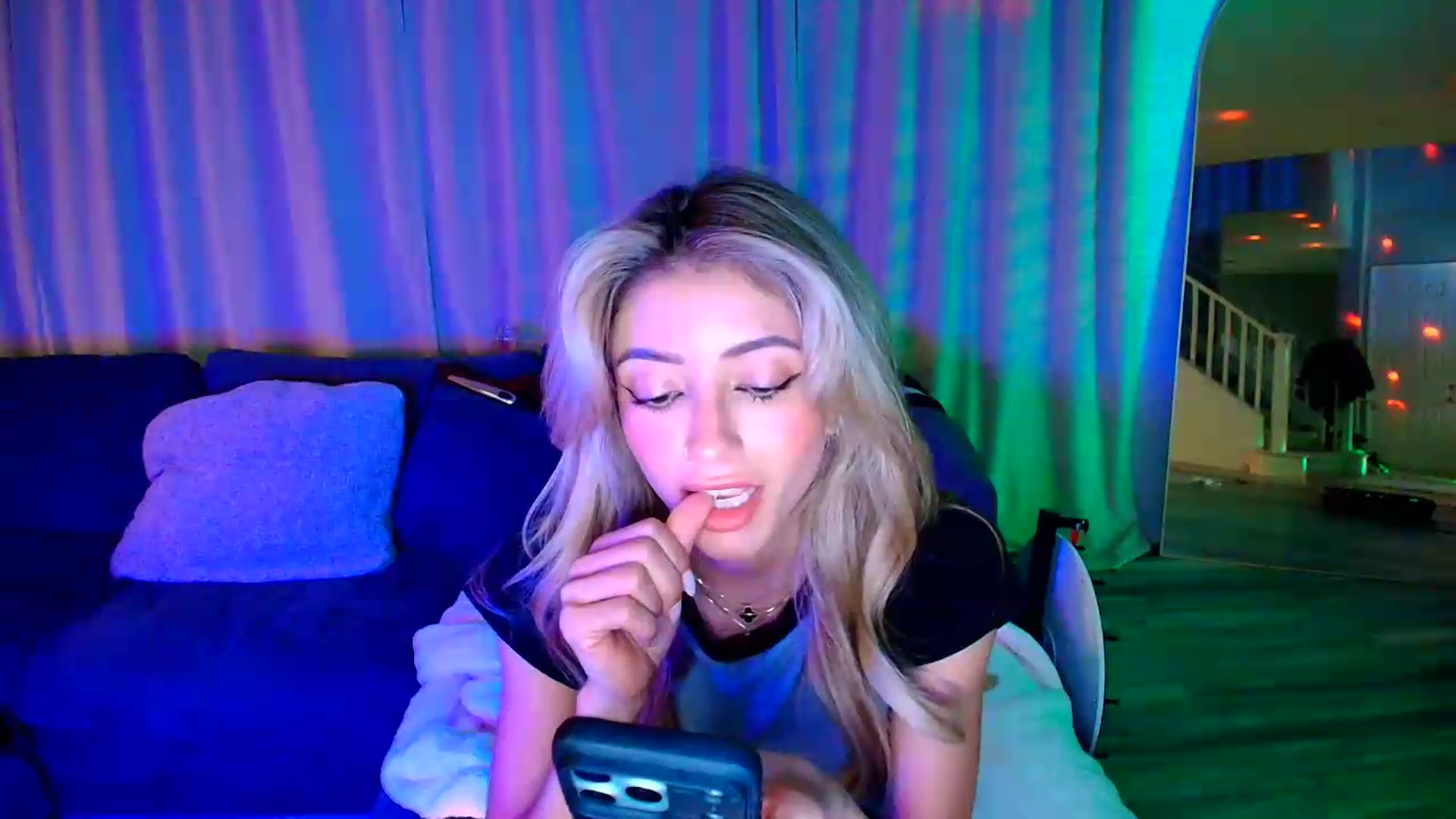 Gallery image thumbnail from kaydolll's myfreecams stream on, 06/19/2026, 06:29 image 15 of 20
