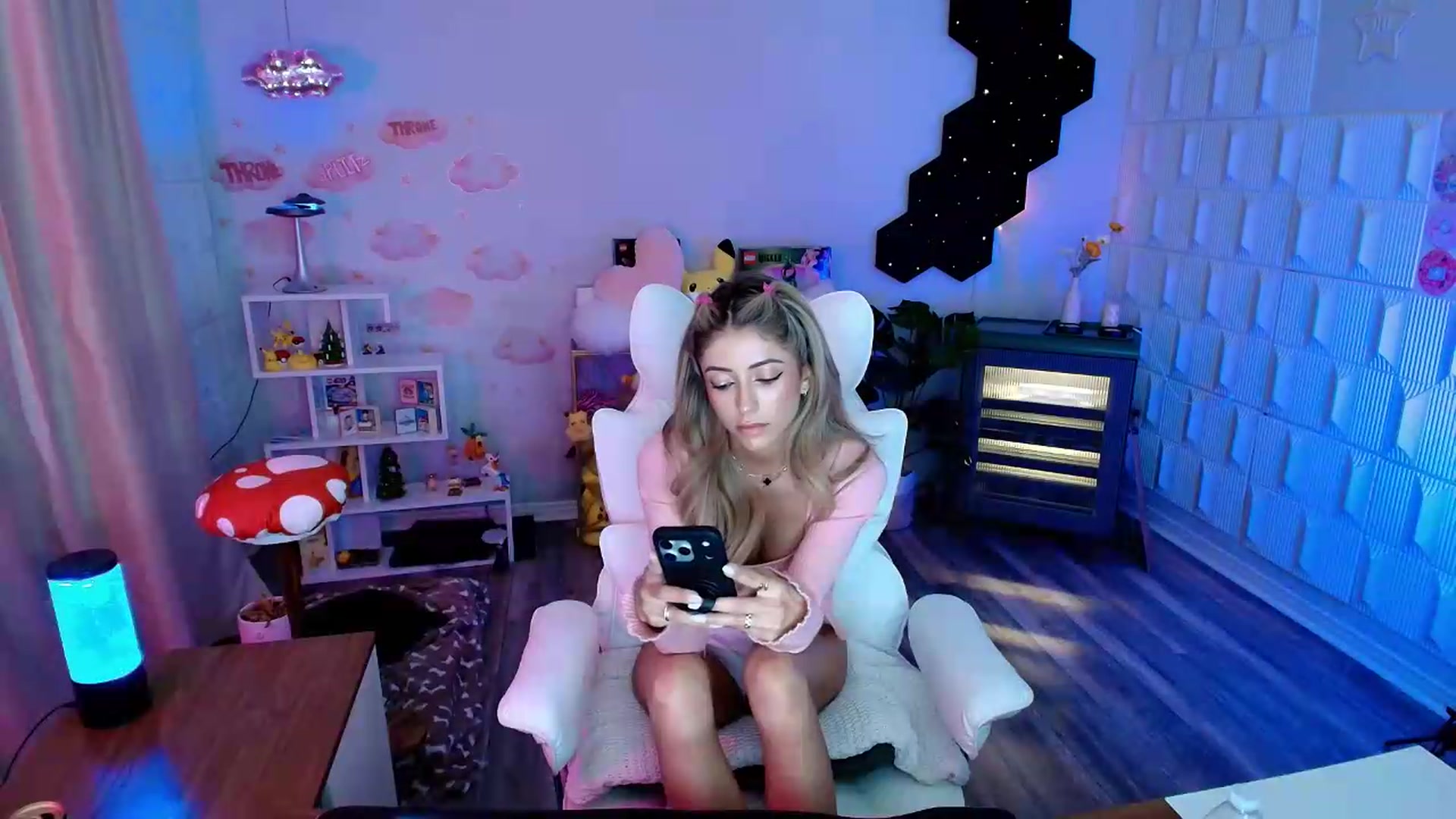 Gallery image thumbnail from kaydolll's myfreecams stream on, 06/20/2026, 04:23 image 12 of 20