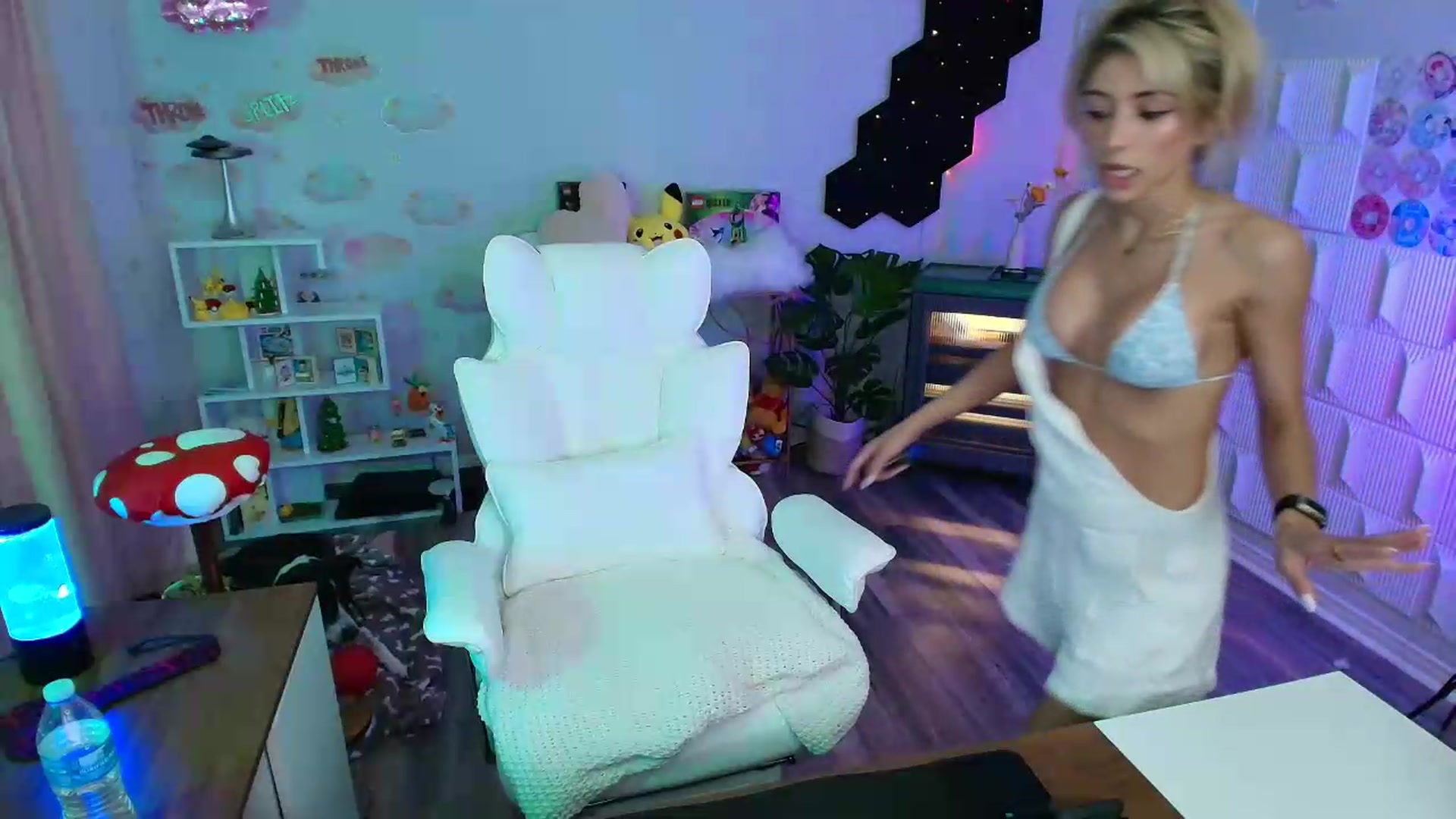 Gallery image thumbnail from kaydolll's myfreecams stream on, 06/22/2026, 04:31 image 6 of 20
