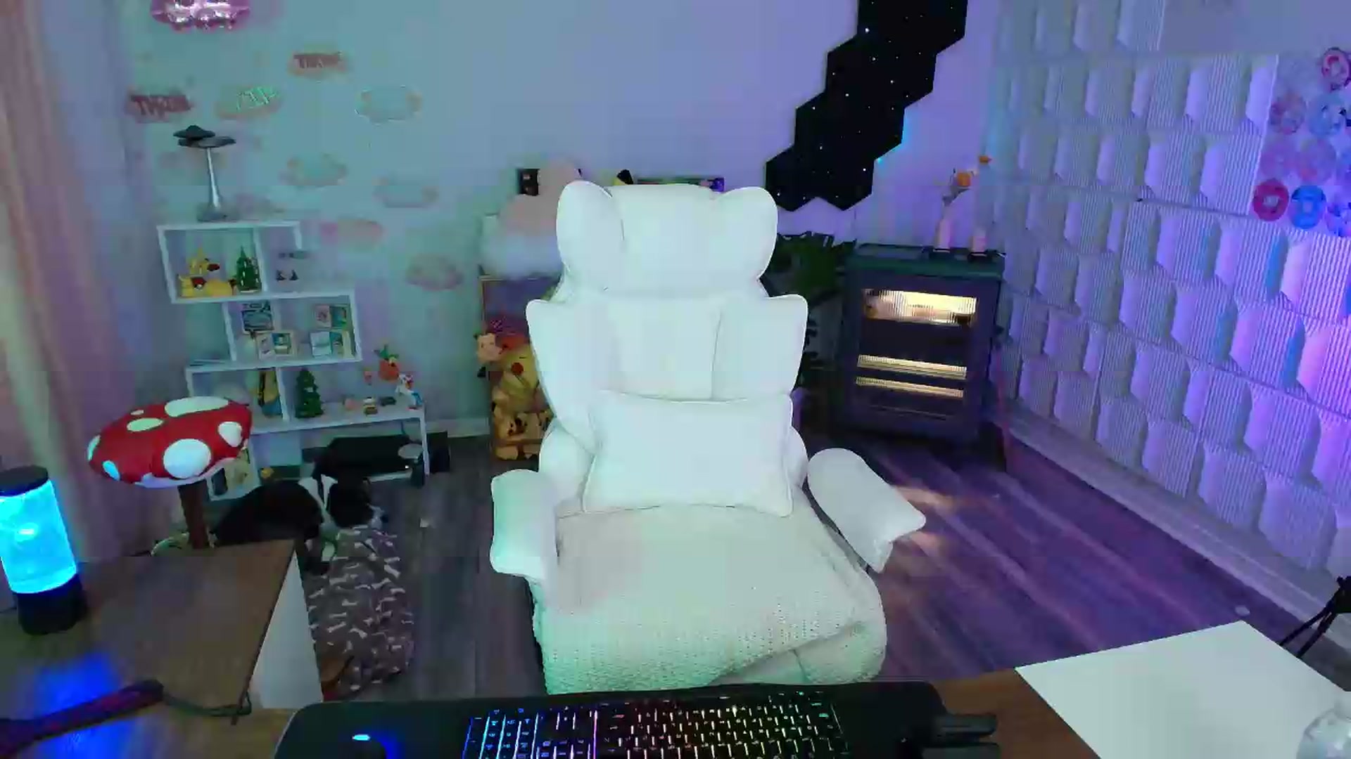Gallery image thumbnail from kaydolll's myfreecams stream on, 06/23/2026, 02:06 image 1 of 20