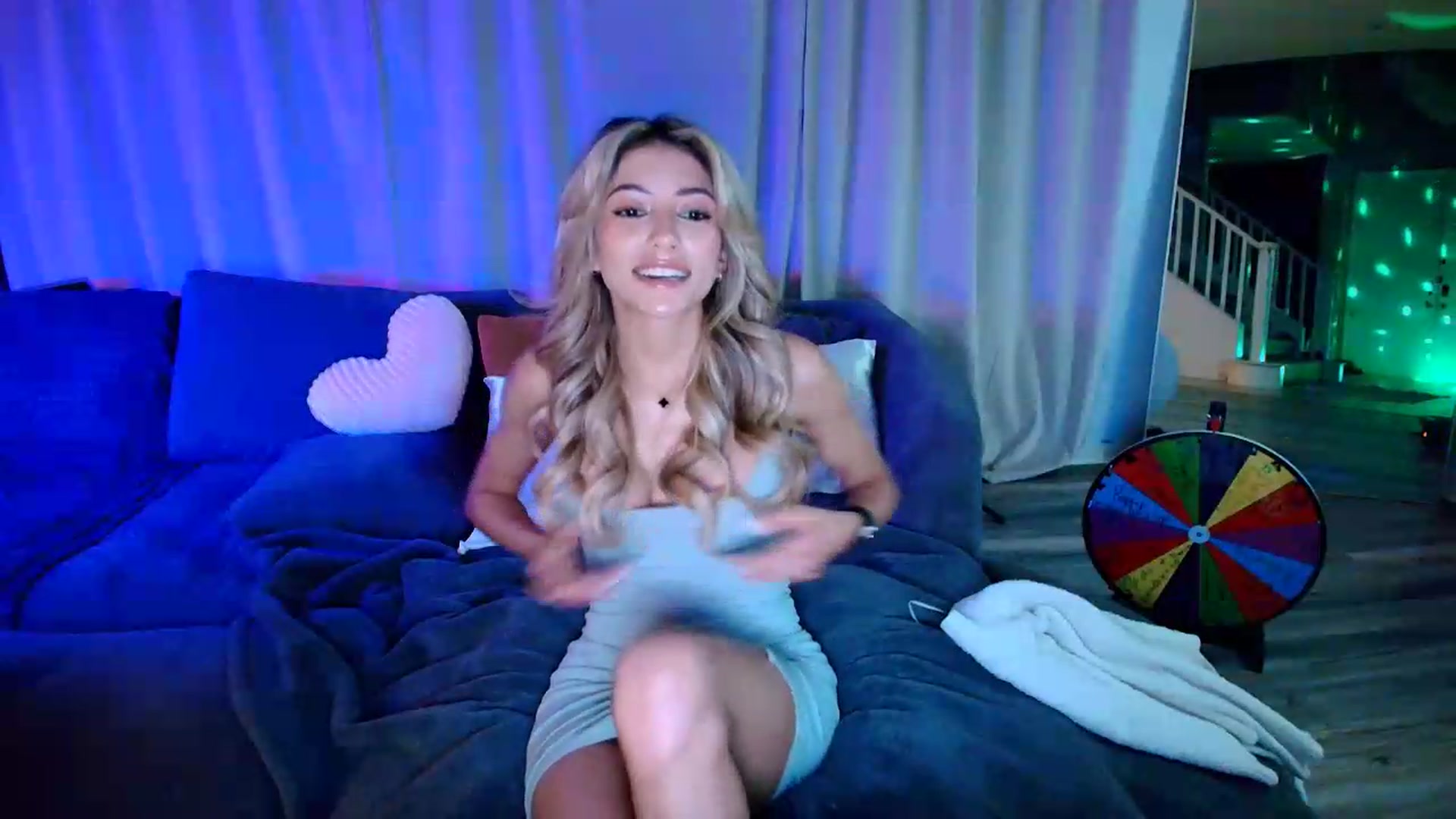 Gallery image thumbnail from kaydolll's myfreecams stream on, 06/23/2026, 03:52 image 15 of 20