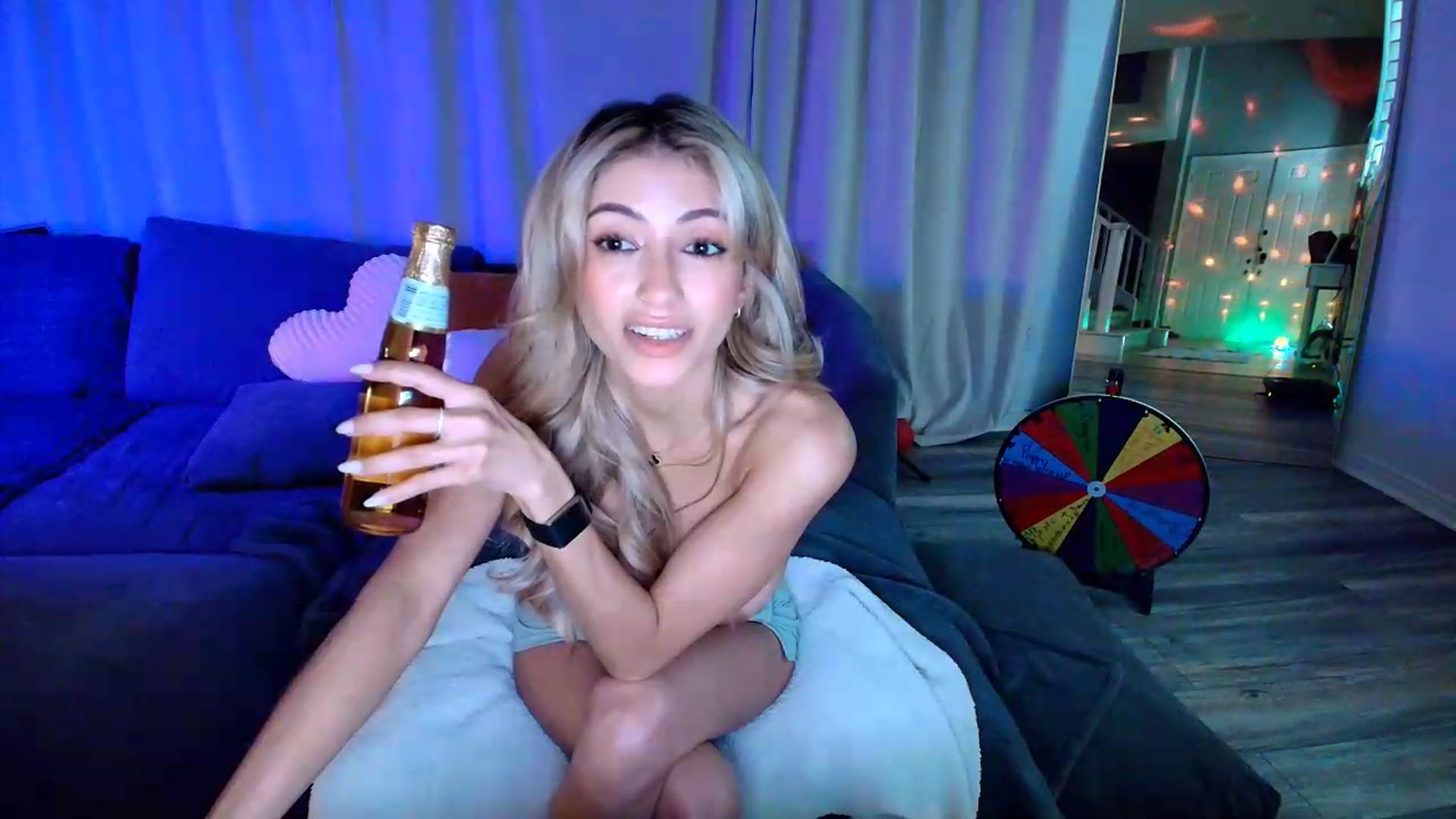 Gallery image thumbnail from kaydolll's myfreecams stream on, 06/23/2026, 08:06 image 15 of 20