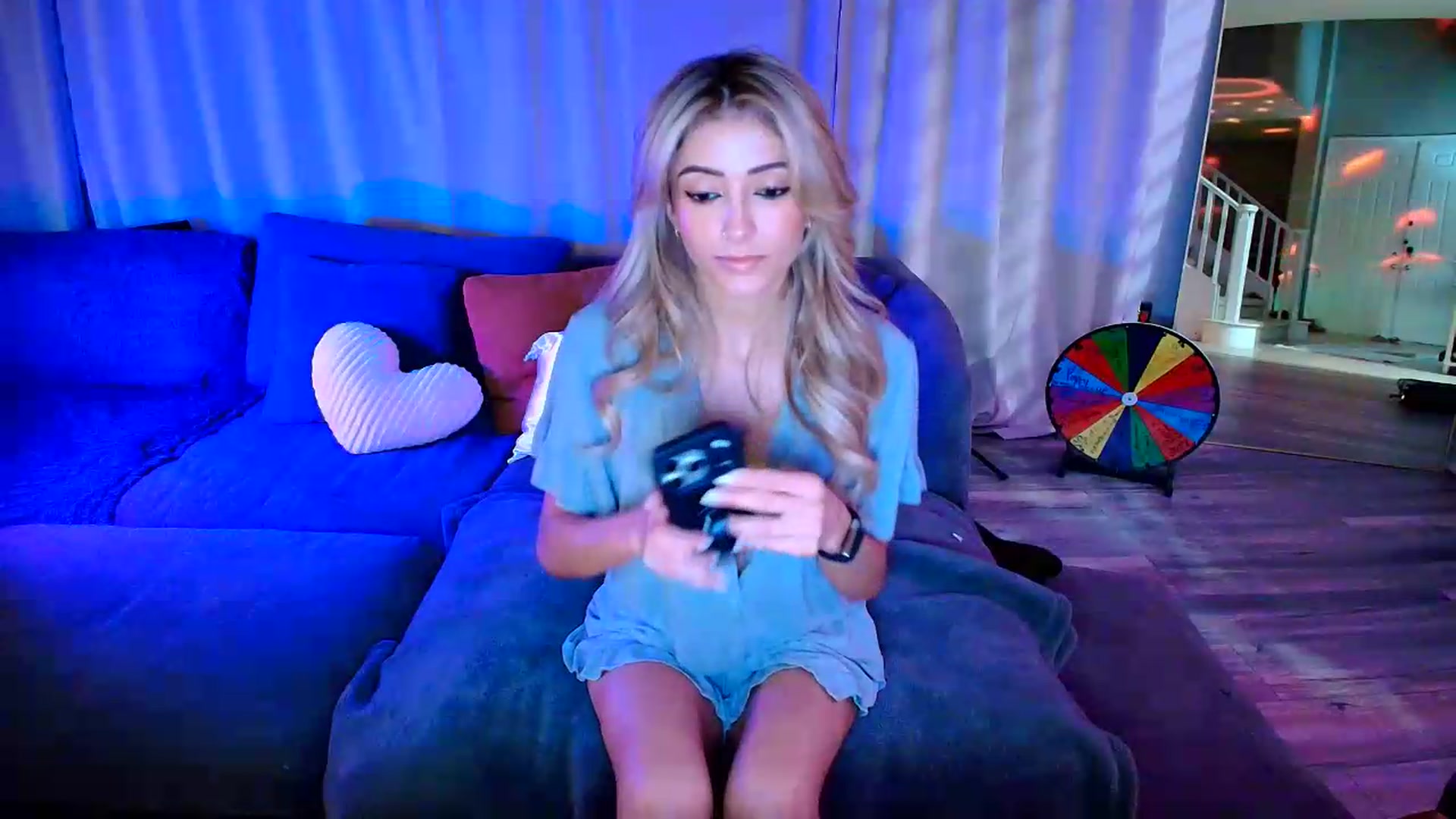 Gallery image thumbnail from kaydolll's myfreecams stream on, 06/24/2026, 06:37 image 12 of 20