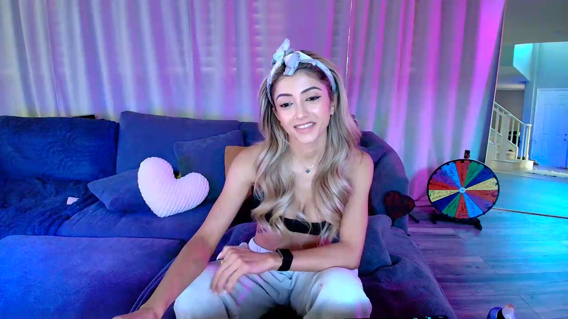 Gallery image thumbnail from kaydolll's myfreecams stream on, 06/25/2026, 24:35 image 7 of 20