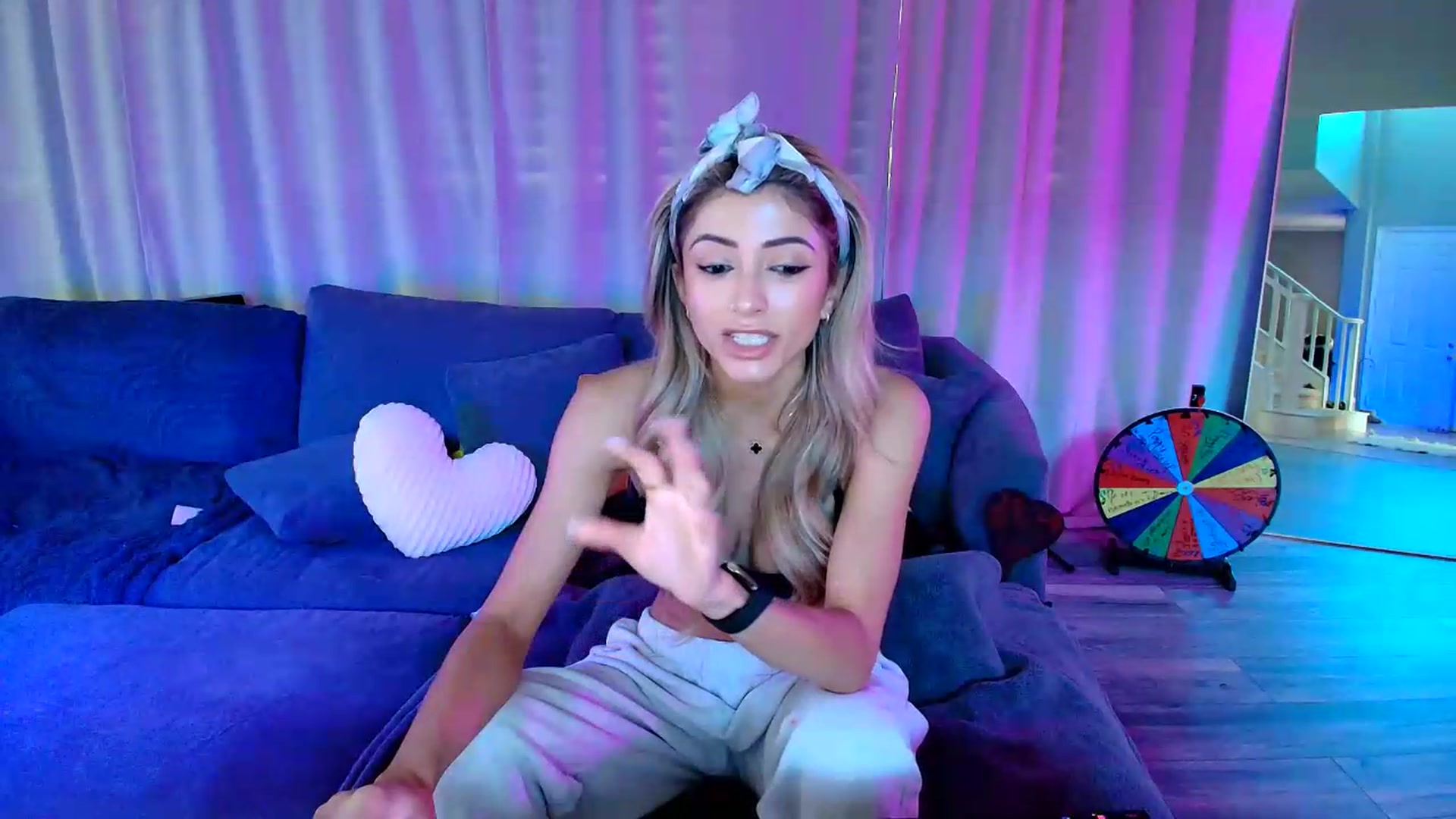 Gallery image thumbnail from kaydolll's myfreecams stream on, 06/25/2026, 24:35 image 10 of 20