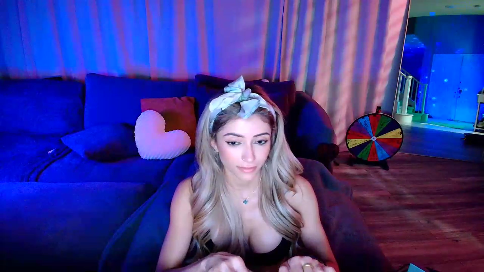 Gallery image thumbnail from kaydolll's myfreecams stream on, 06/25/2026, 05:33 image 17 of 20