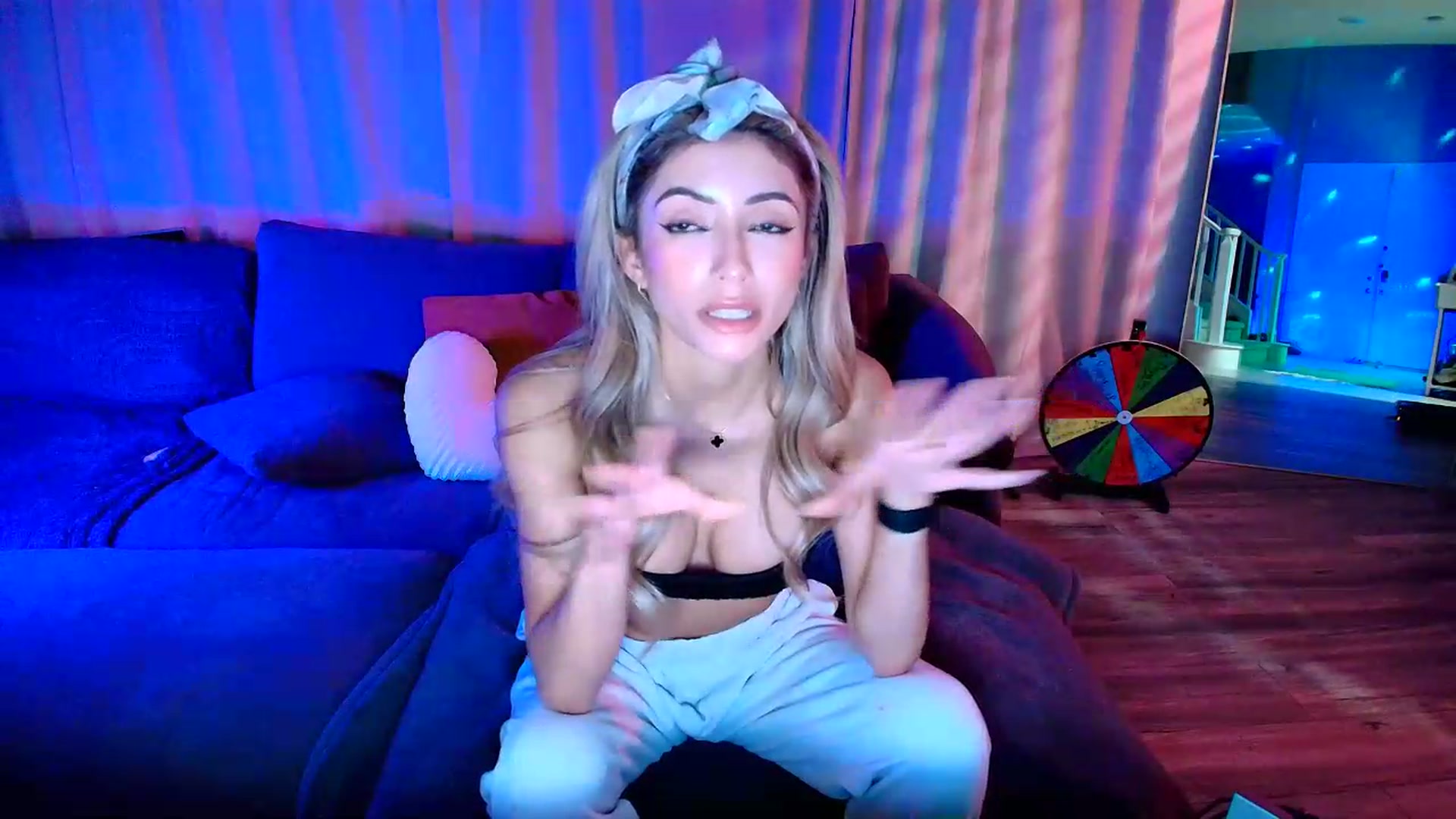 Gallery image thumbnail from kaydolll's myfreecams stream on, 06/25/2026, 05:33 image 14 of 20