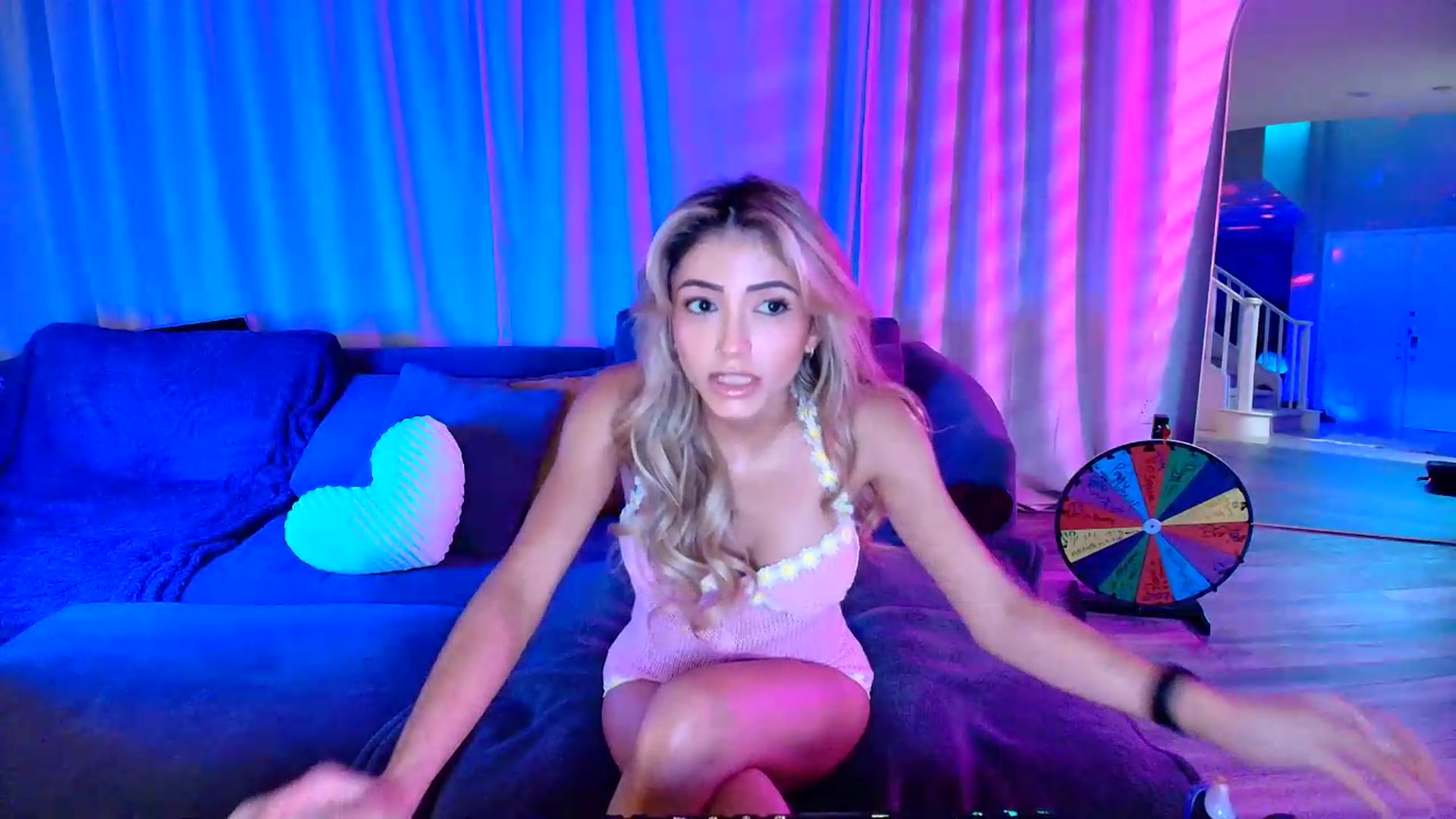 Gallery image thumbnail from kaydolll's myfreecams stream on, 06/28/2026, 03:29 image 14 of 20