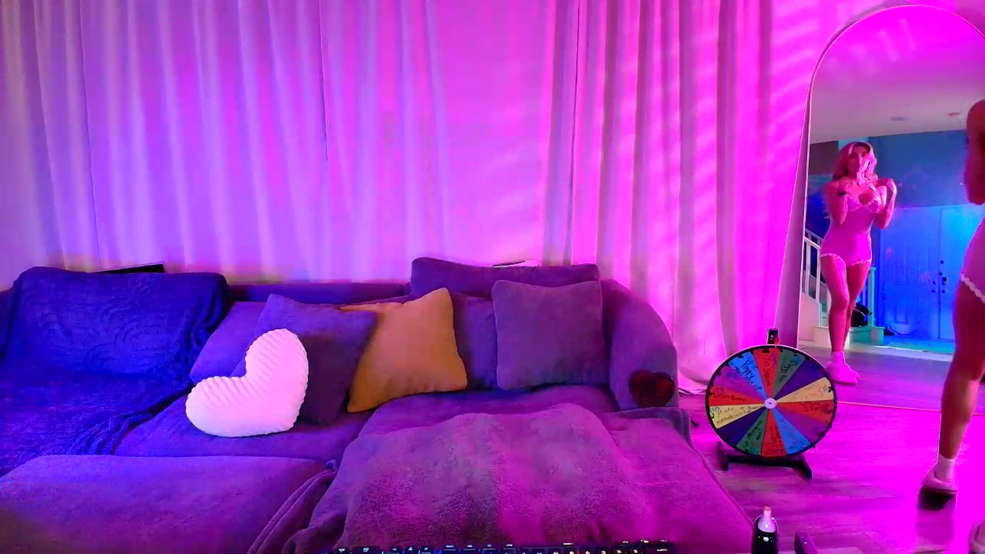Gallery image thumbnail from kaydolll's myfreecams stream on, 06/28/2026, 03:29 image 17 of 20