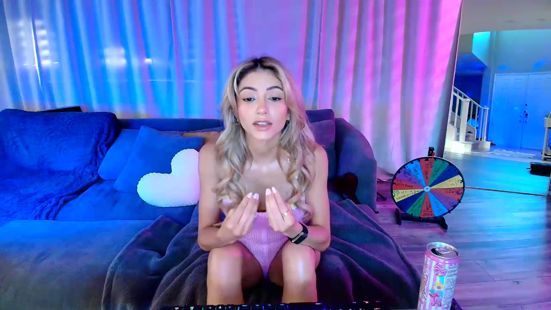 Gallery image thumbnail from kaydolll's myfreecams stream on, 06/28/2026, 03:29 image 3 of 20