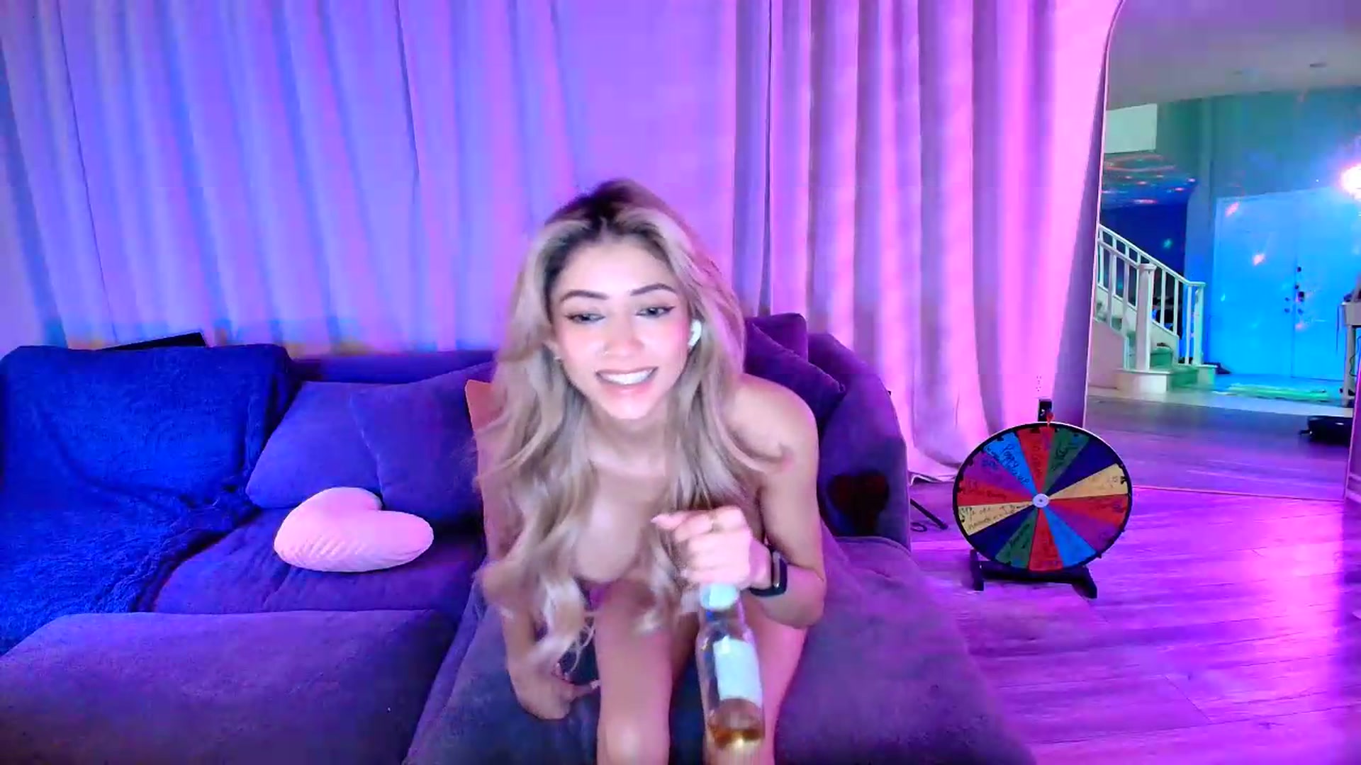 Gallery image thumbnail from kaydolll's myfreecams stream on, 06/29/2026, 09:18 image 18 of 20