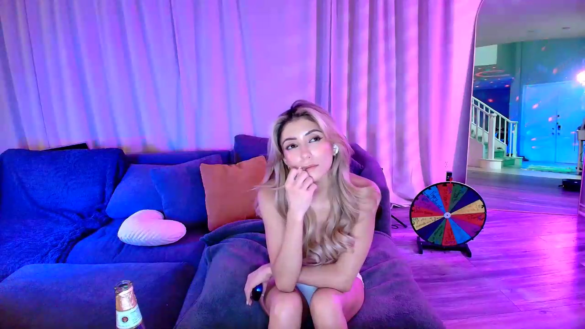 Gallery image thumbnail from kaydolll's myfreecams stream on, 06/29/2026, 09:18 image 17 of 20